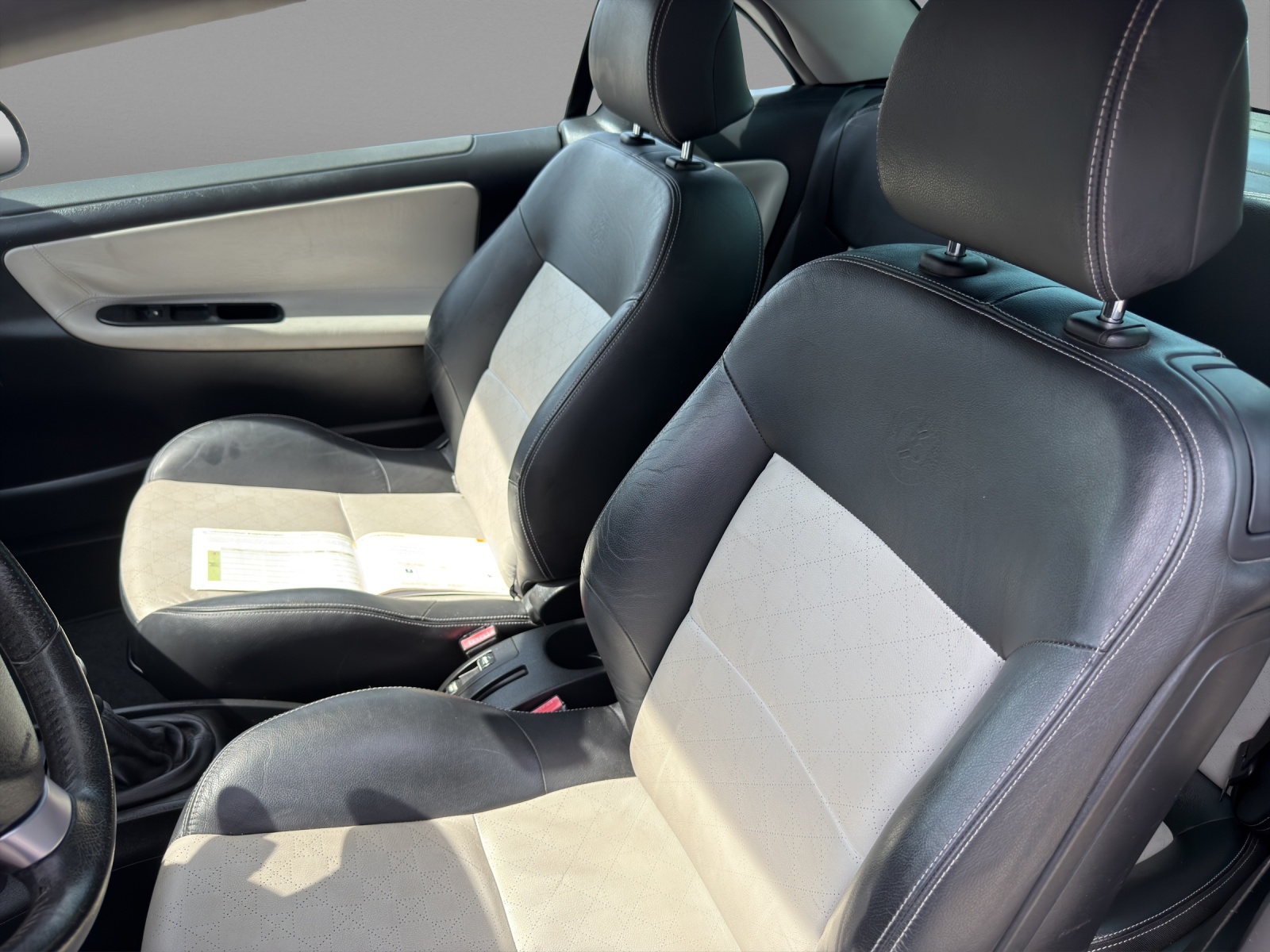 PEUGEOT 207 CC 1.6 16V Turbo Roland Garros Edition-image-6