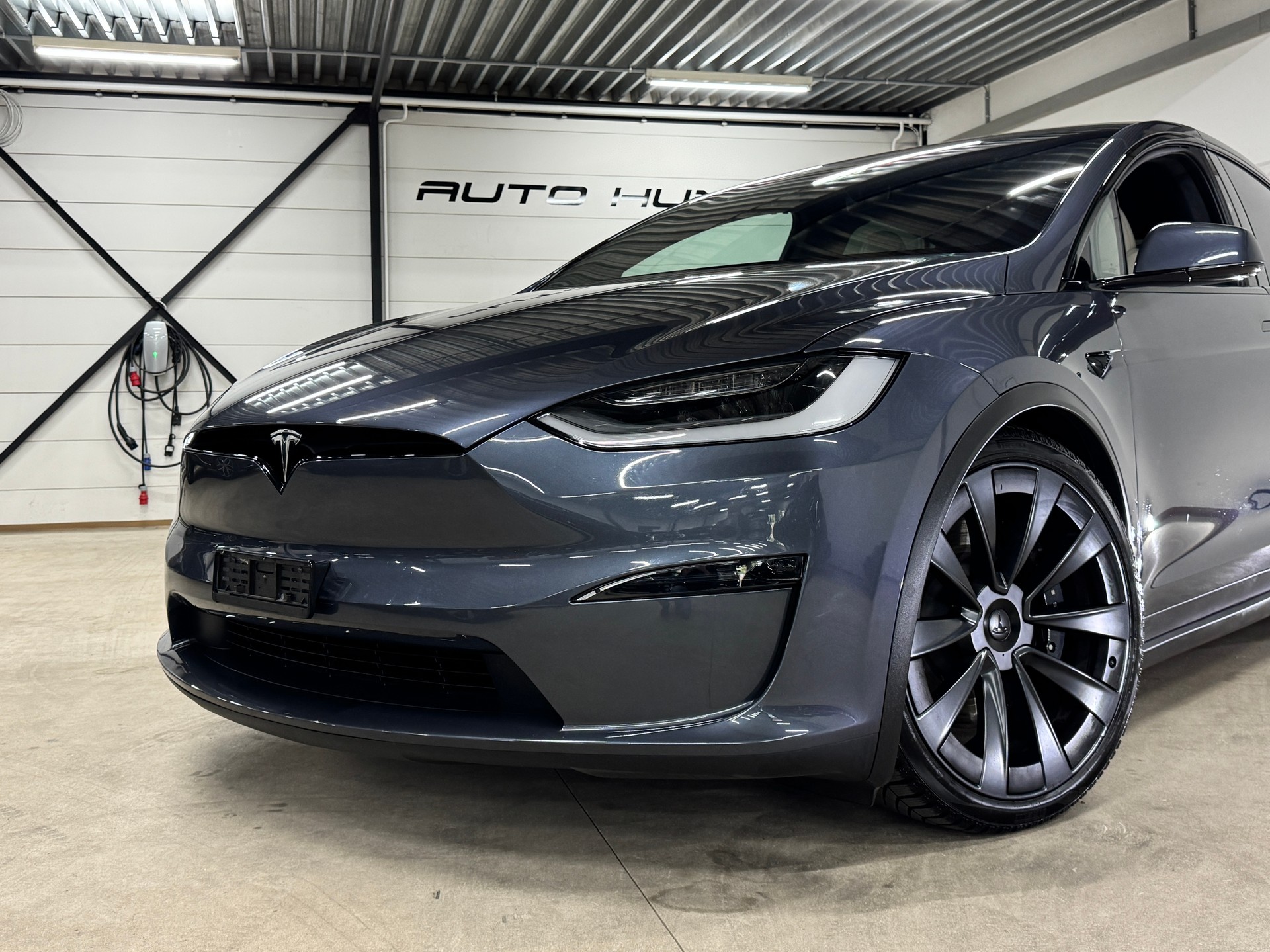 TESLA Model X 100kWh Palladium 685 PS Long Range / Autopilot 4.0 inkl. EAP-showroom-element-1