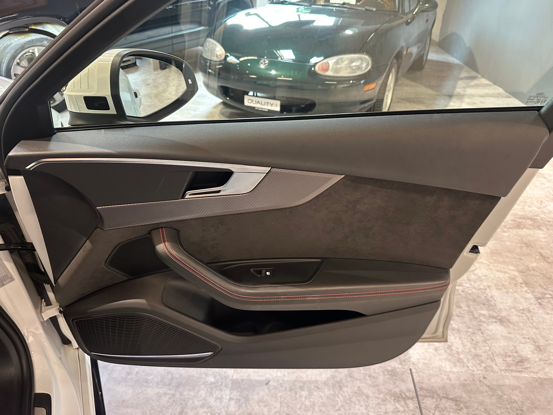 AUDI RS4 Avant 2.9 TFSI quattro tiptronic/Vollausstattung/Lückenlos Audi-servicegepflegt!-image-15