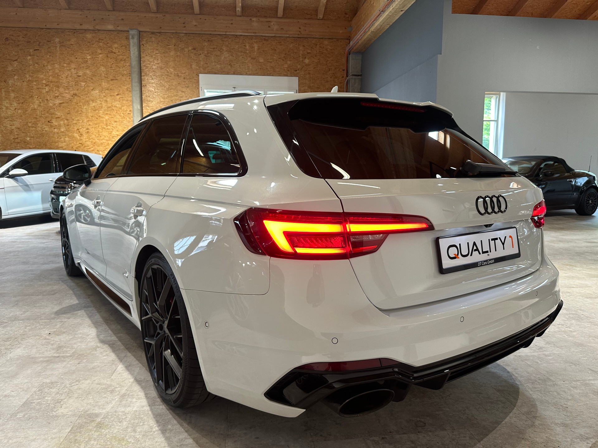 AUDI RS4 Avant 2.9 TFSI quattro tiptronic/Vollausstattung/Lückenlos Audi-servicegepflegt!-showroom-element-3