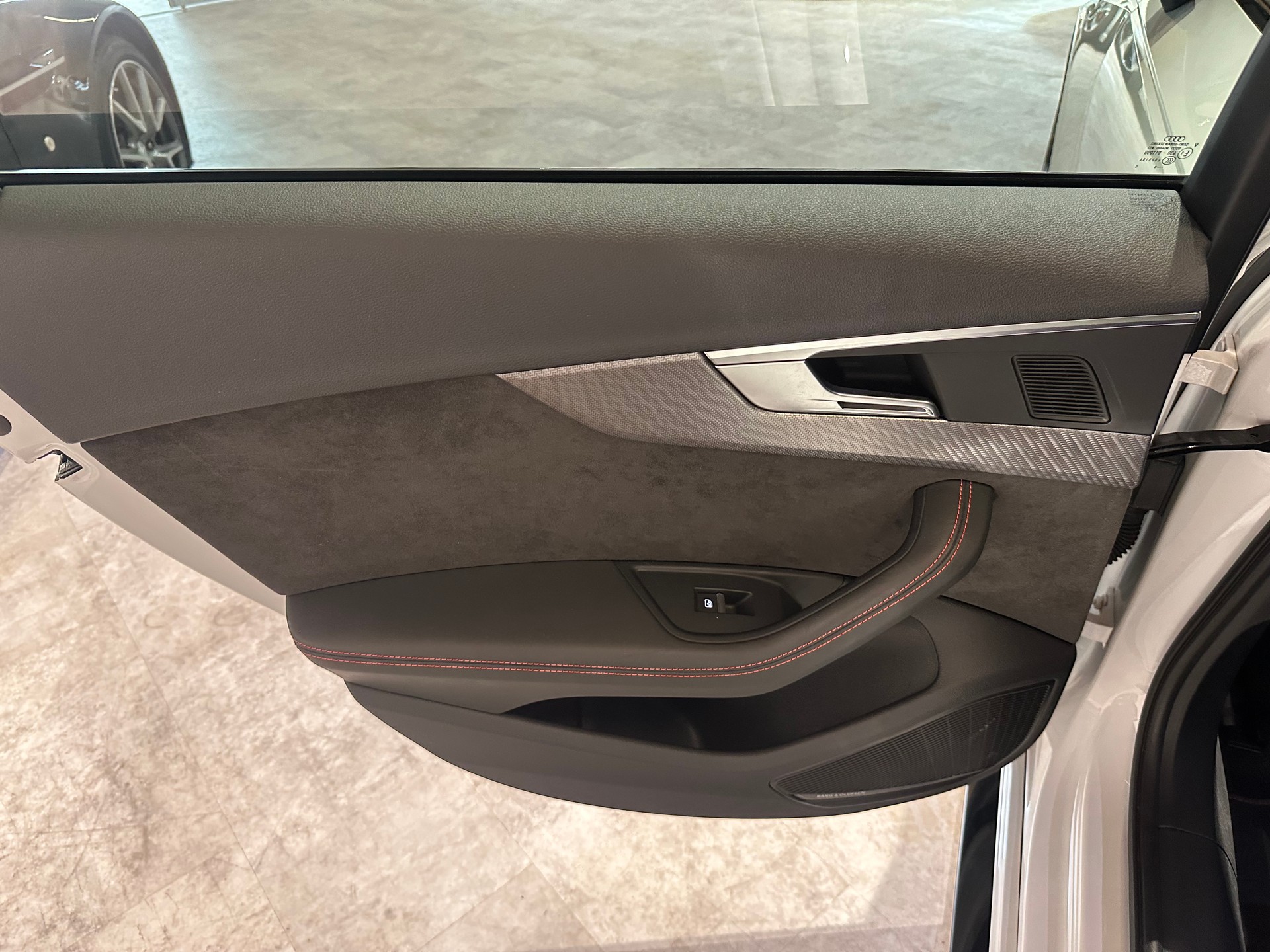 AUDI RS4 Avant 2.9 TFSI quattro tiptronic/Vollausstattung/Lückenlos Audi-servicegepflegt!-image-18