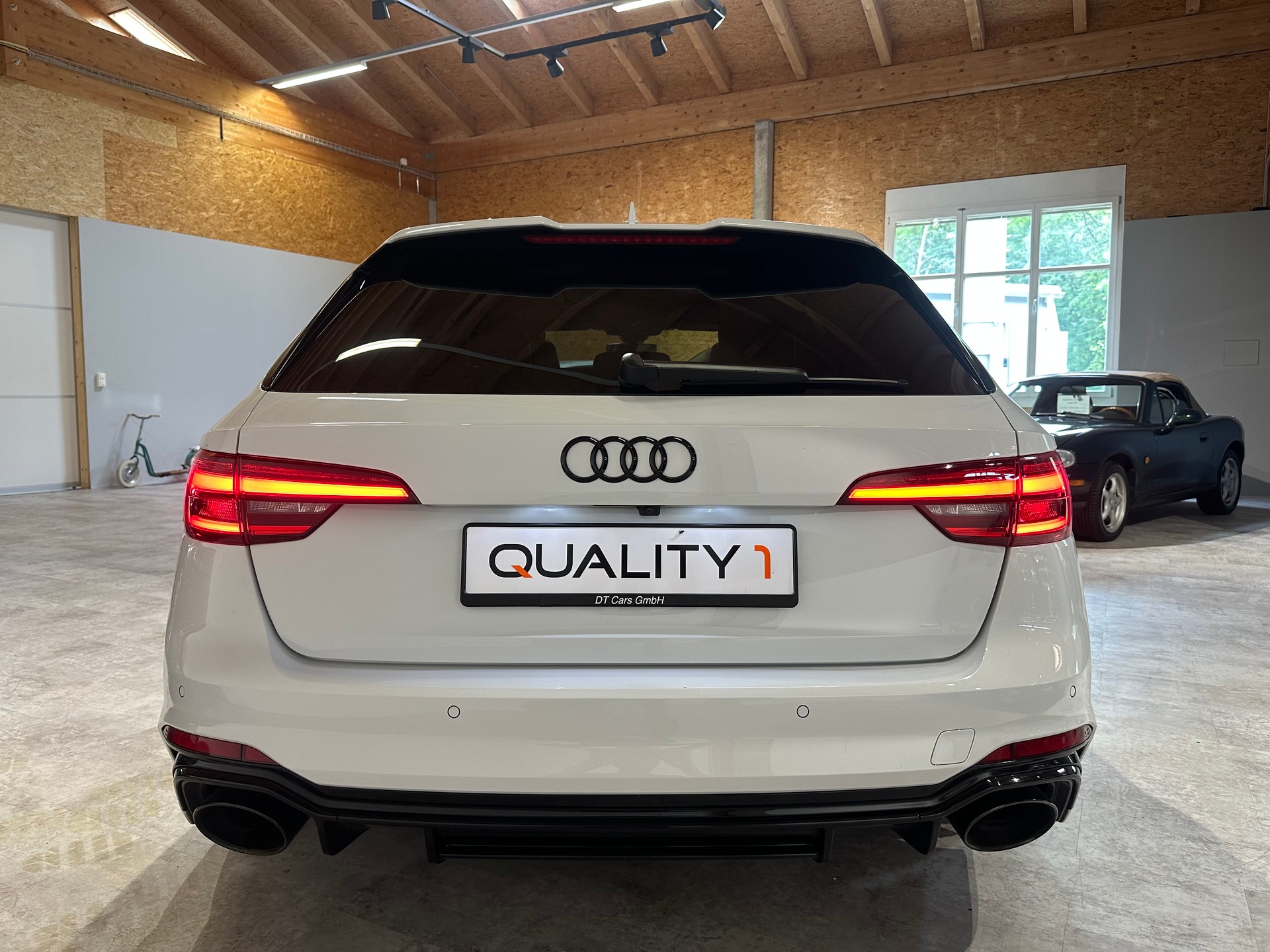 AUDI RS4 Avant 2.9 TFSI quattro tiptronic/Vollausstattung/Lückenlos Audi-servicegepflegt!-image-4
