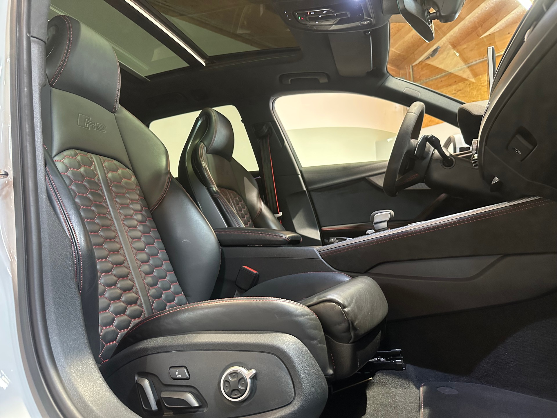 AUDI RS4 Avant 2.9 TFSI quattro tiptronic/Vollausstattung/Lückenlos Audi-servicegepflegt!-image-14