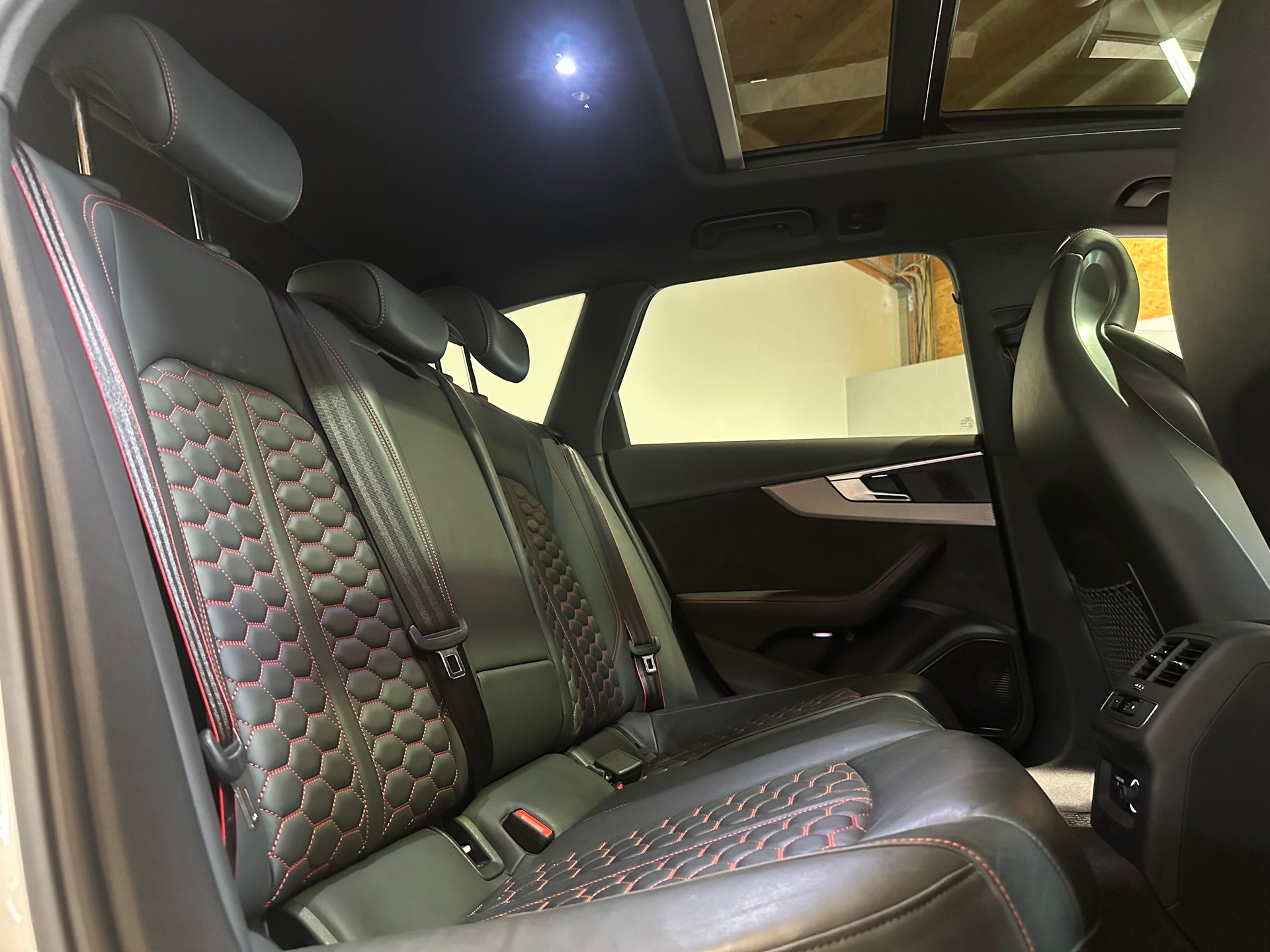AUDI RS4 Avant 2.9 TFSI quattro tiptronic/Vollausstattung/Lückenlos Audi-servicegepflegt!-image-20