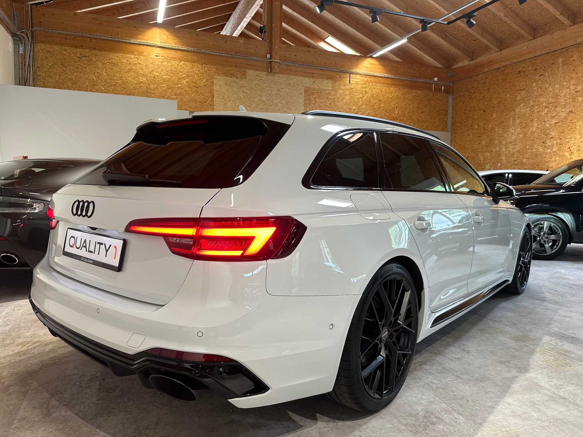 AUDI RS4 Avant 2.9 TFSI quattro tiptronic/Vollausstattung/Lückenlos Audi-servicegepflegt!-image-6