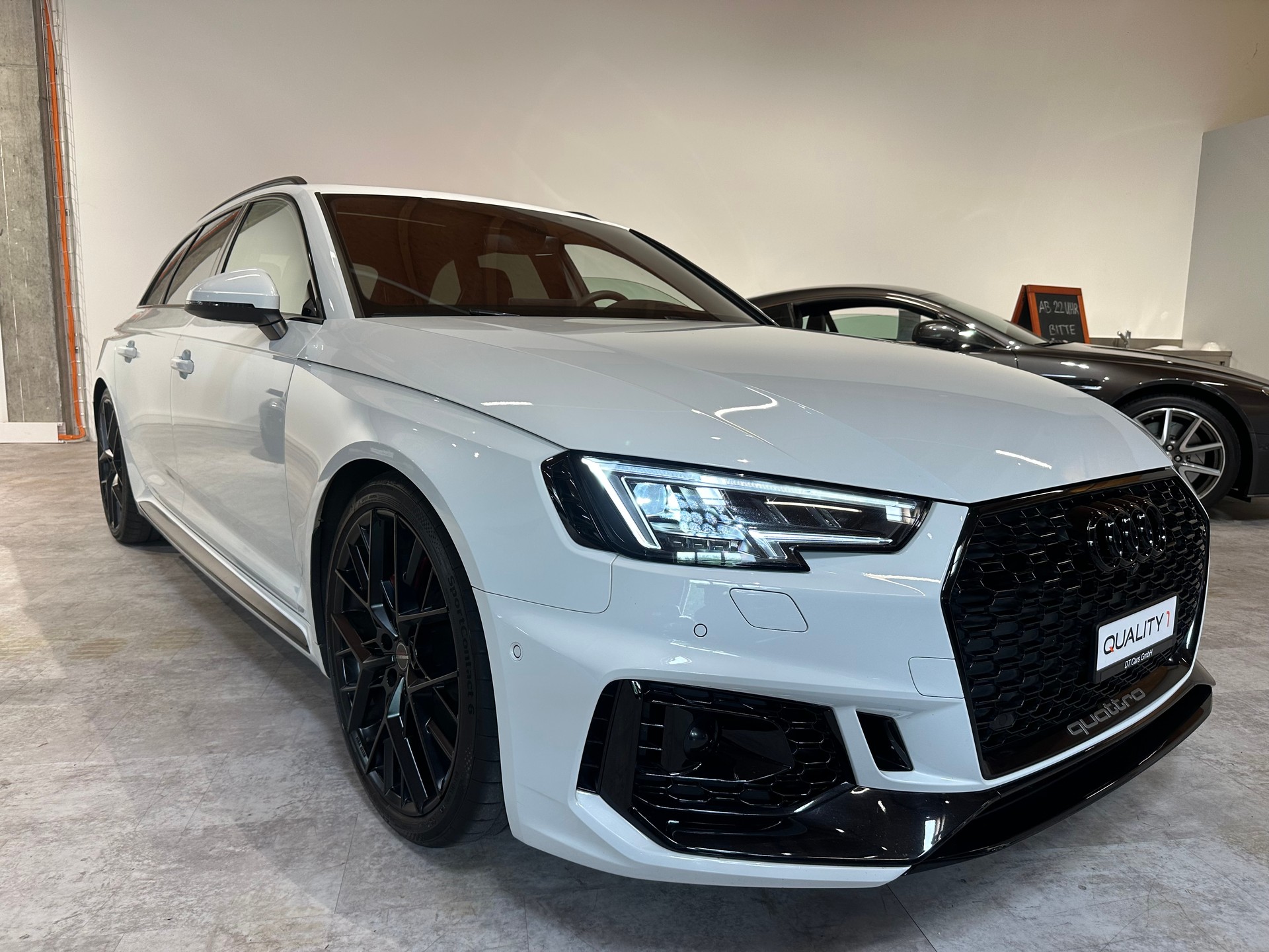 AUDI RS4 Avant 2.9 TFSI quattro tiptronic/Vollausstattung/Lückenlos Audi-servicegepflegt!-image-8