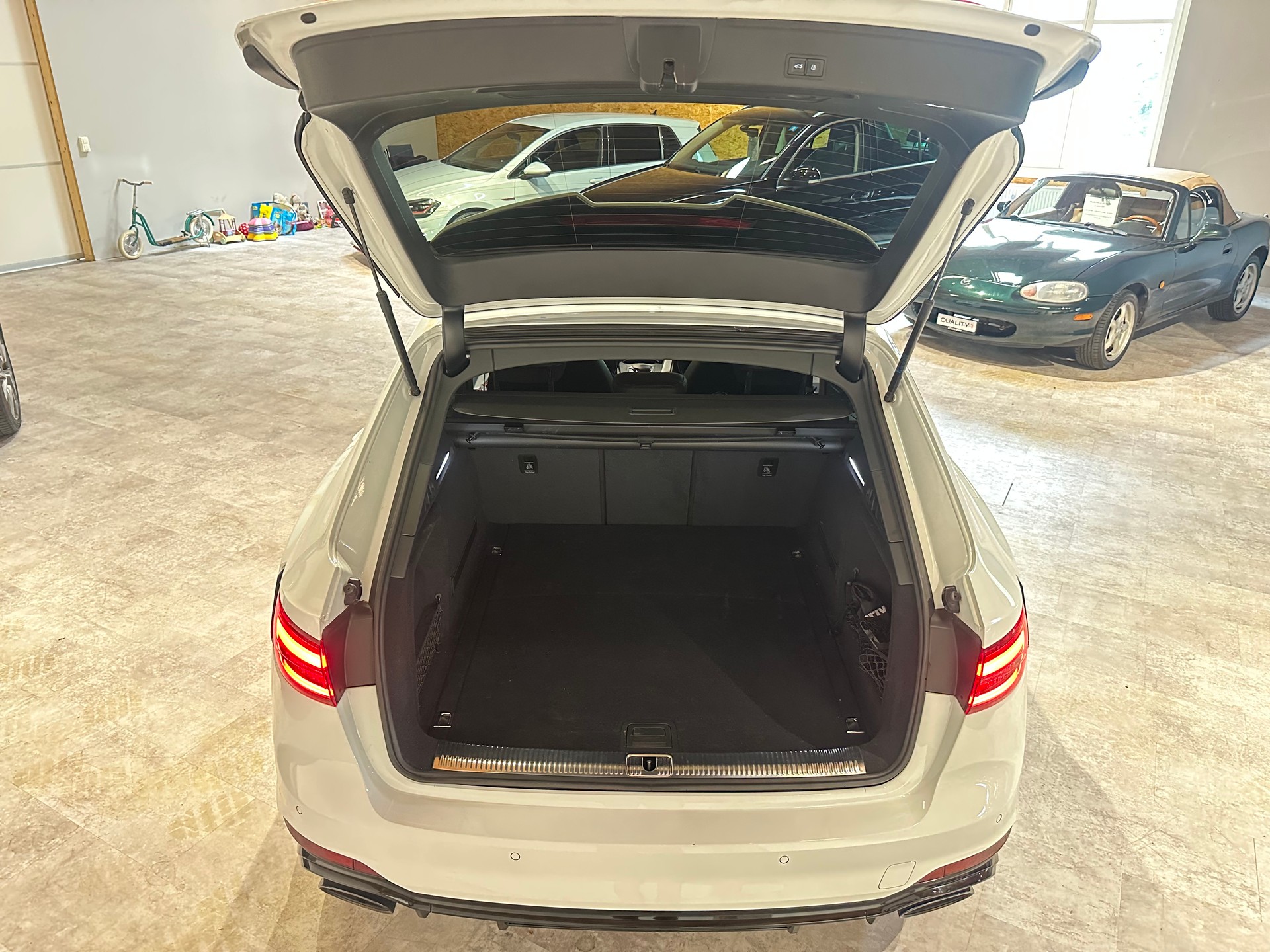 AUDI RS4 Avant 2.9 TFSI quattro tiptronic/Vollausstattung/Lückenlos Audi-servicegepflegt!-image-5