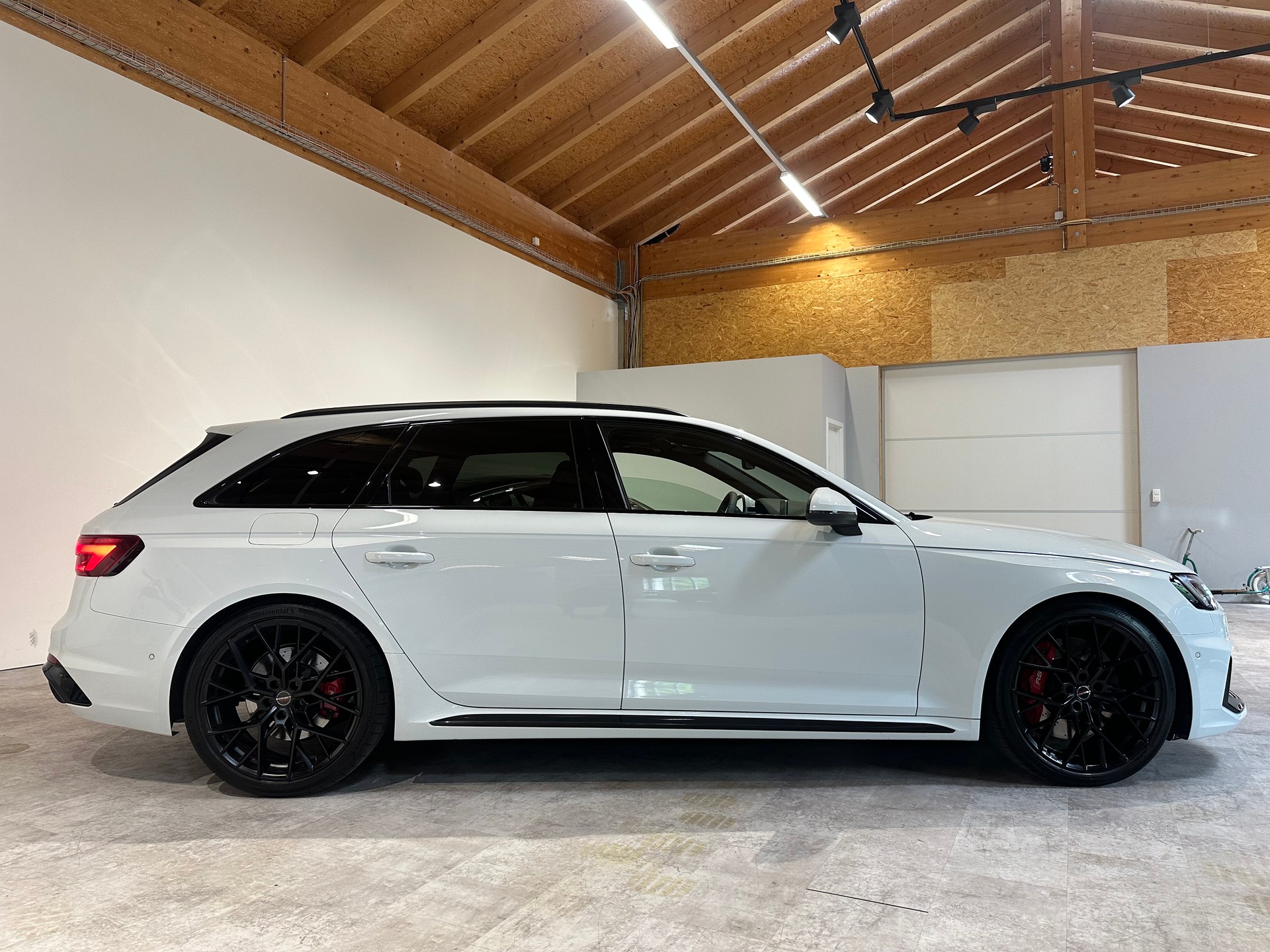 AUDI RS4 Avant 2.9 TFSI quattro tiptronic/Vollausstattung/Lückenlos Audi-servicegepflegt!-image-7