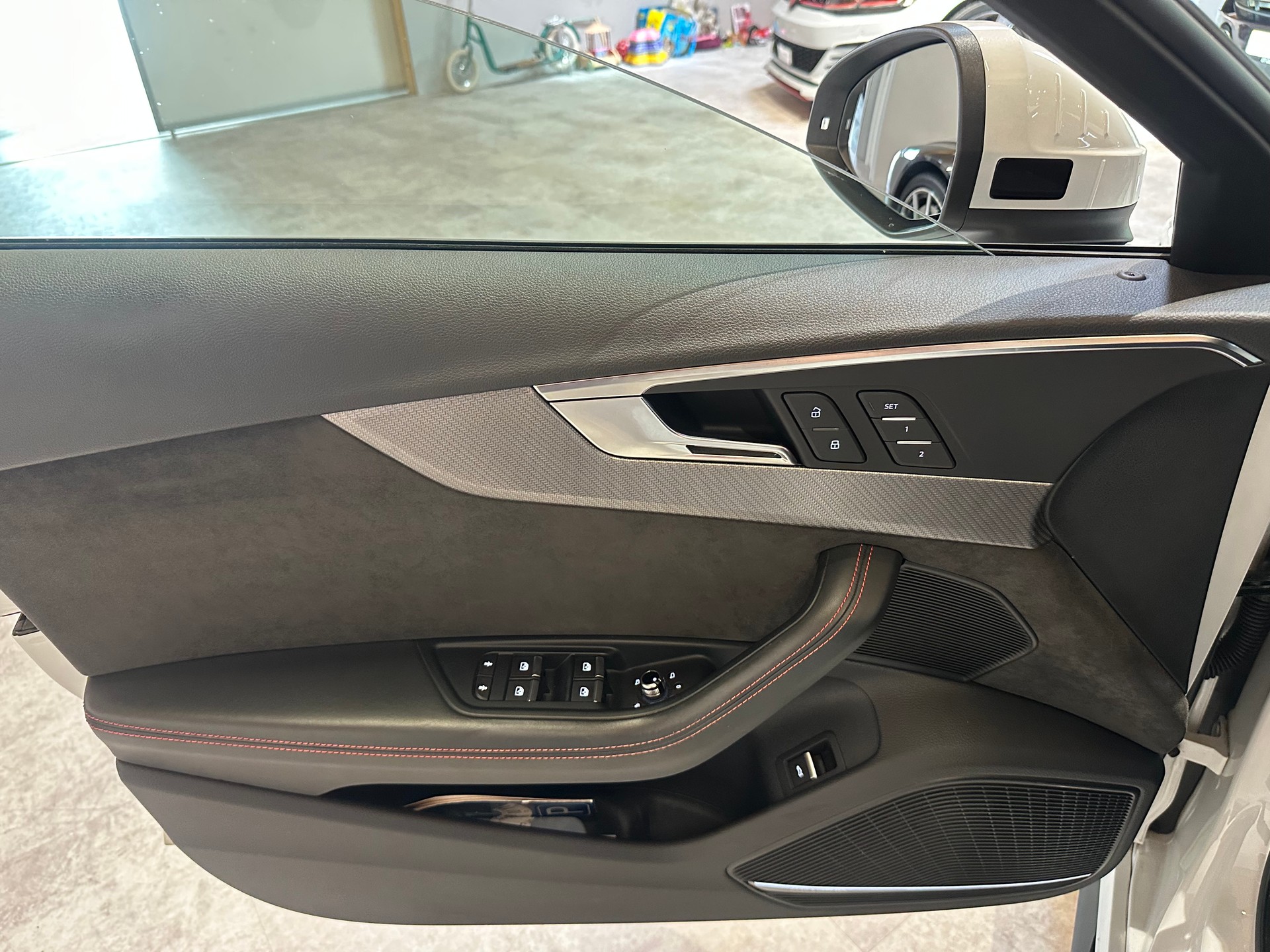 AUDI RS4 Avant 2.9 TFSI quattro tiptronic/Vollausstattung/Lückenlos Audi-servicegepflegt!-image-11
