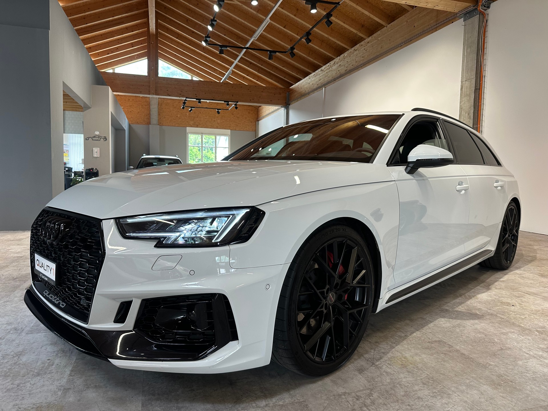 AUDI RS4 Avant 2.9 TFSI quattro tiptronic/Vollausstattung/Lückenlos Audi-servicegepflegt!