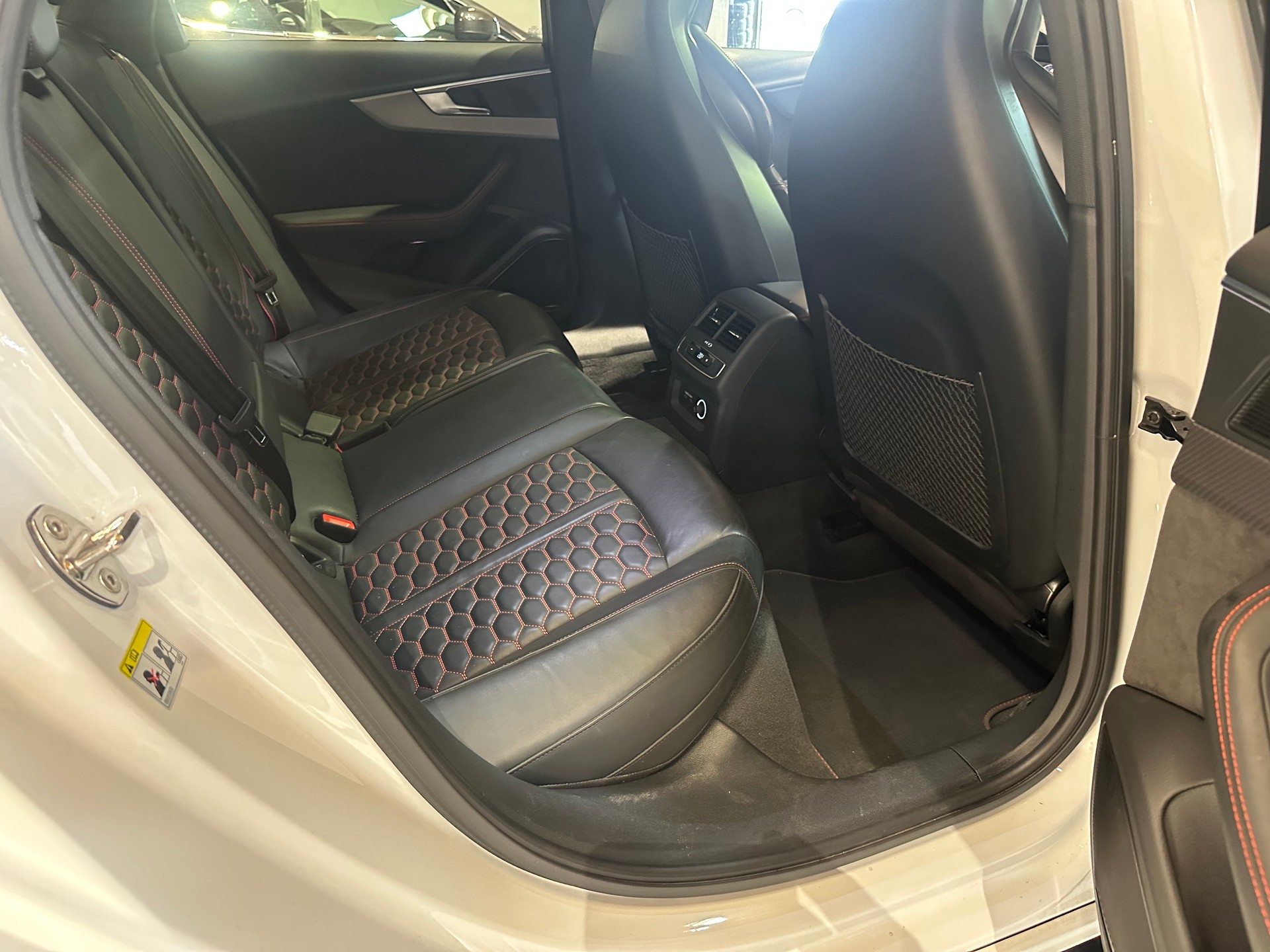 AUDI RS4 Avant 2.9 TFSI quattro tiptronic/Vollausstattung/Lückenlos Audi-servicegepflegt!-image-19