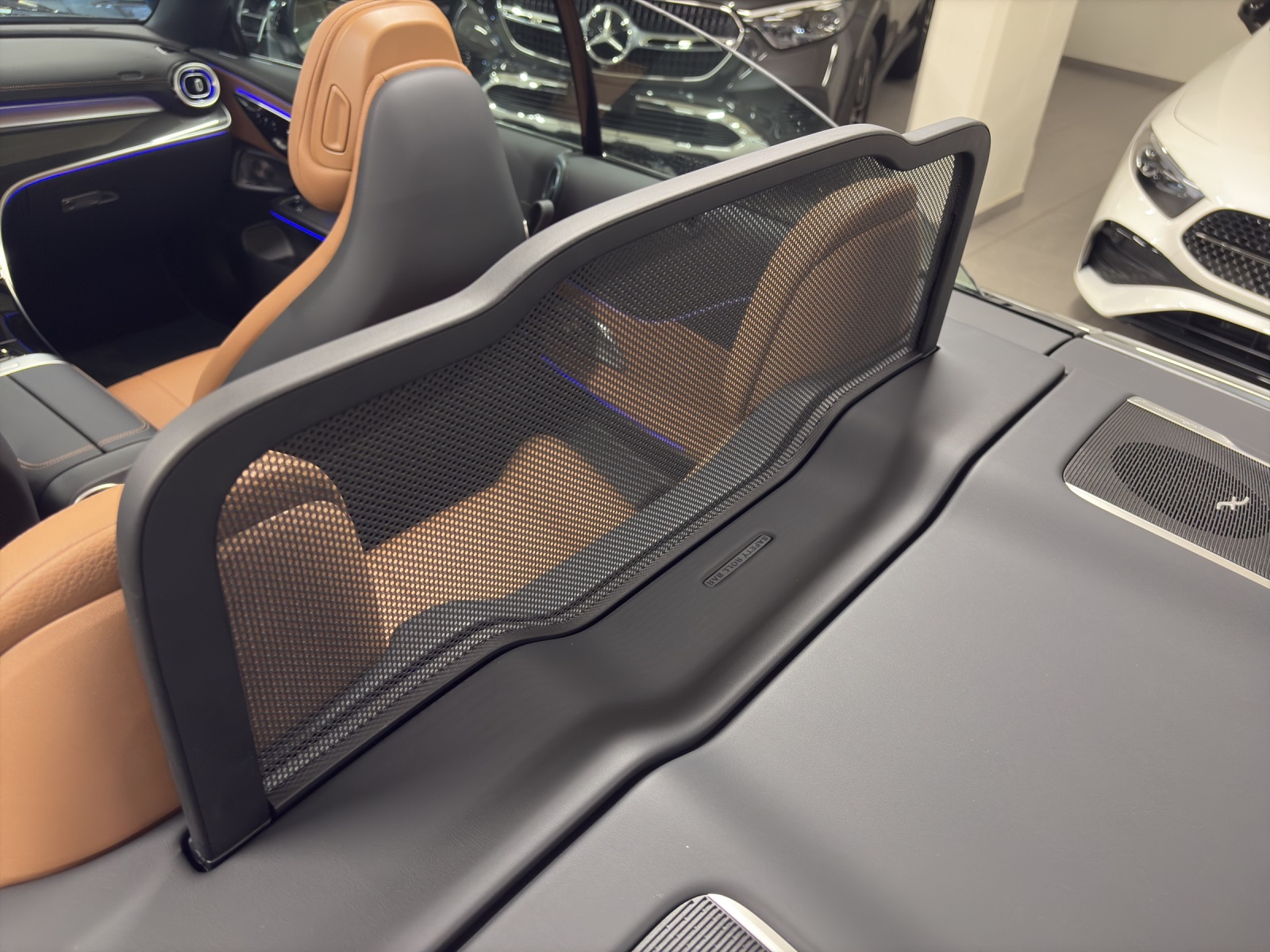 MERCEDES-BENZ CLE 200 4M Cabriolet-image-11