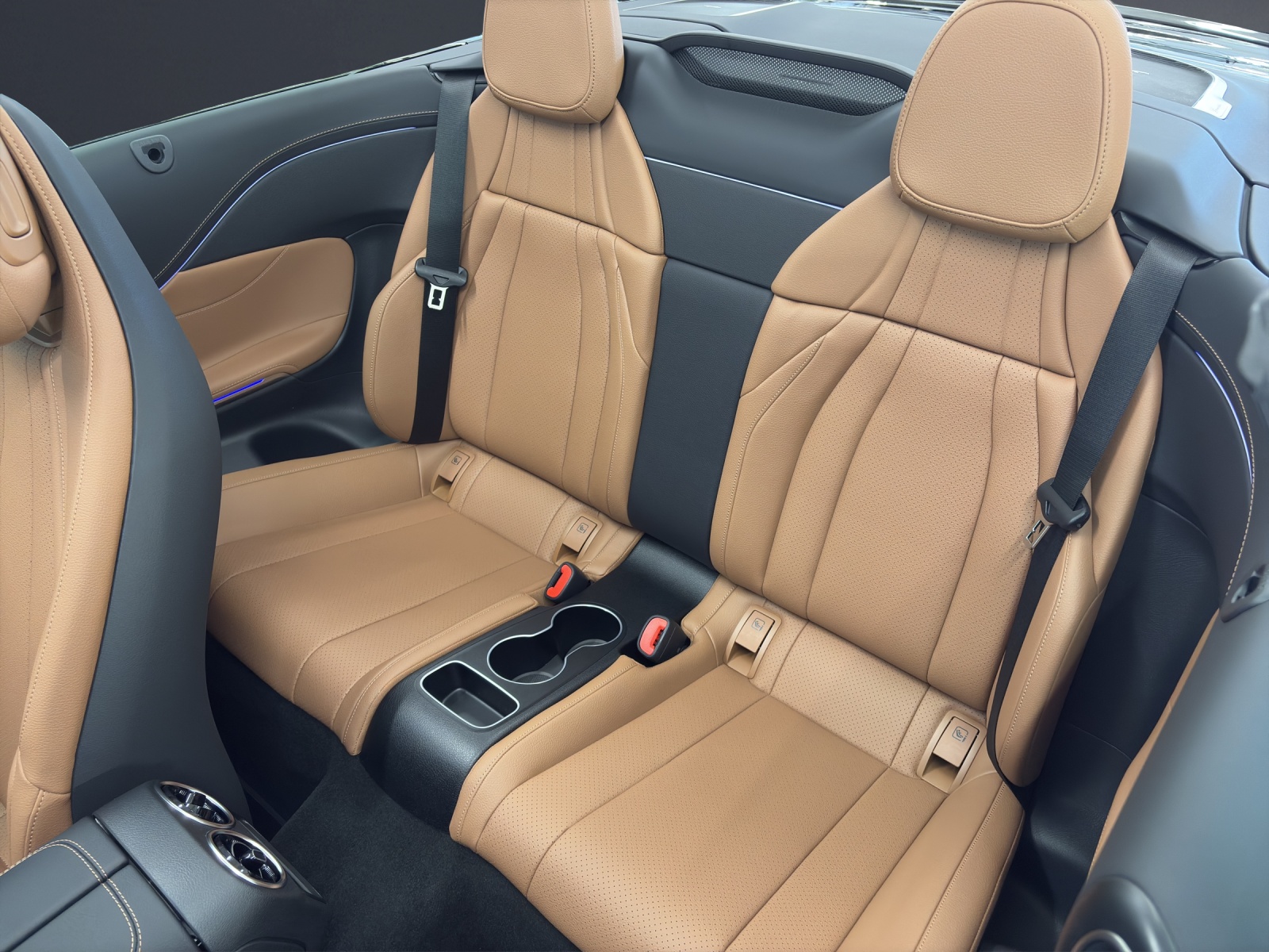 MERCEDES-BENZ CLE 200 4M Cabriolet-image-10