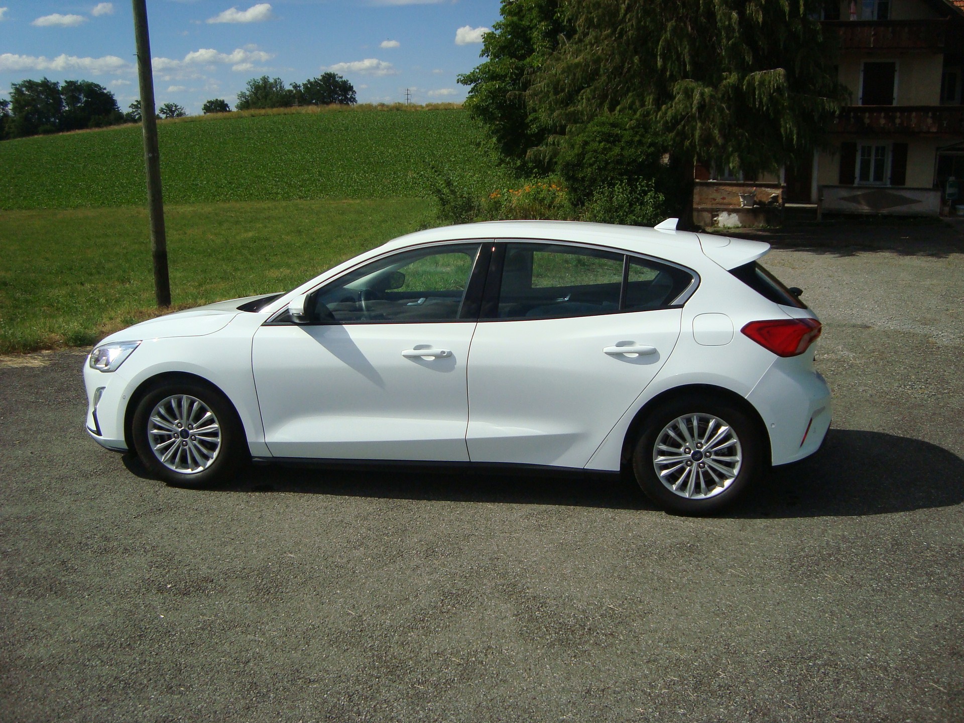 FORD Focus 1.5 TDCi Titanium Automatic-image-4