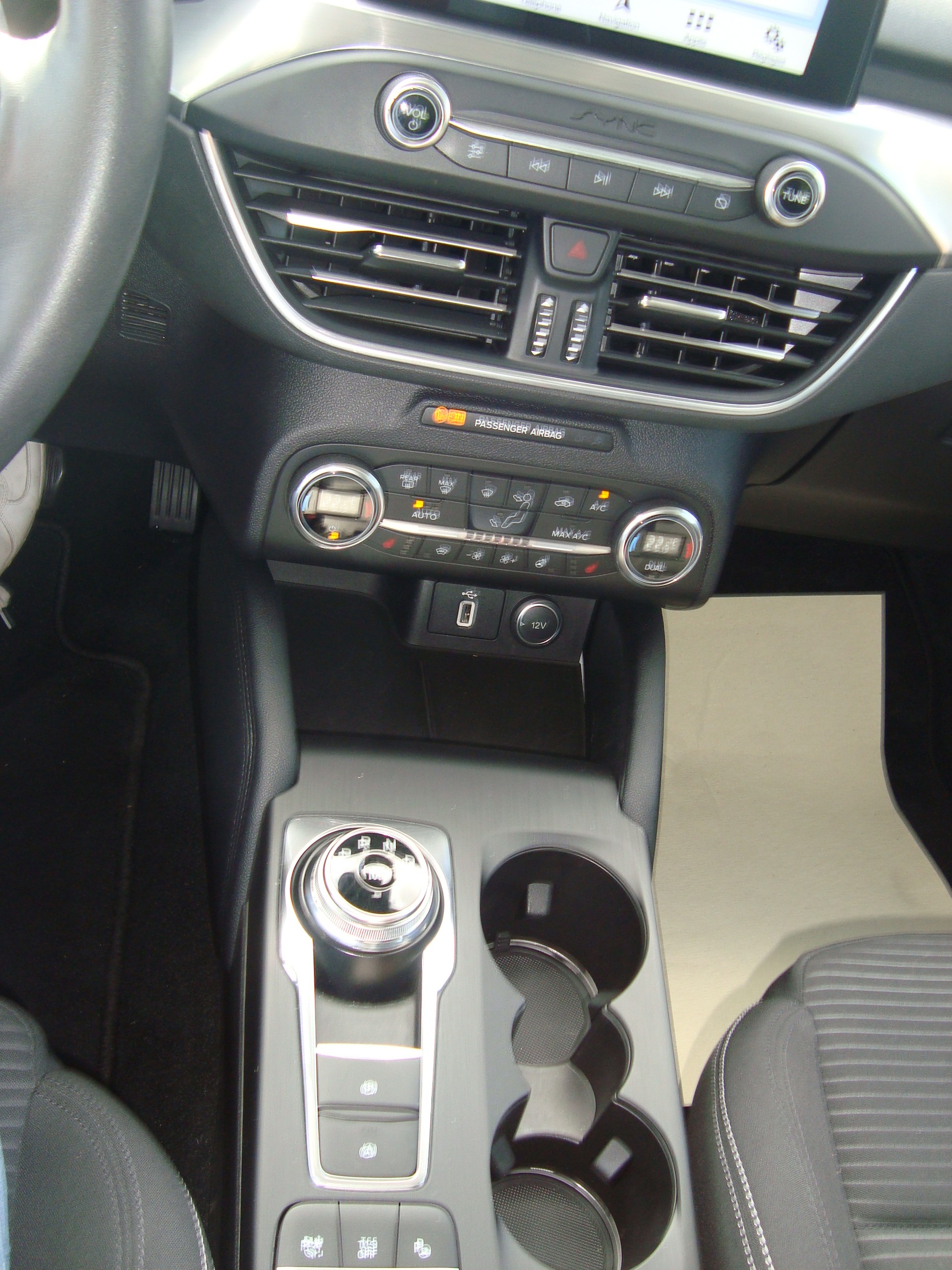 FORD Focus 1.5 TDCi Titanium Automatic-image-10
