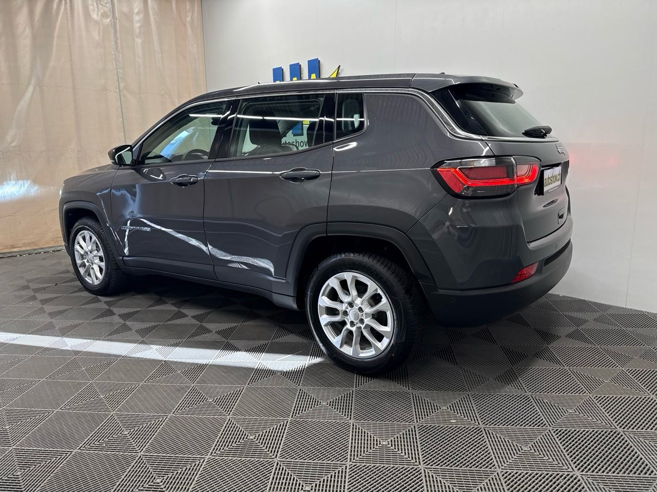 JEEP Compass 4x2 1.5 T MHEV Altitude-showroom-element-1