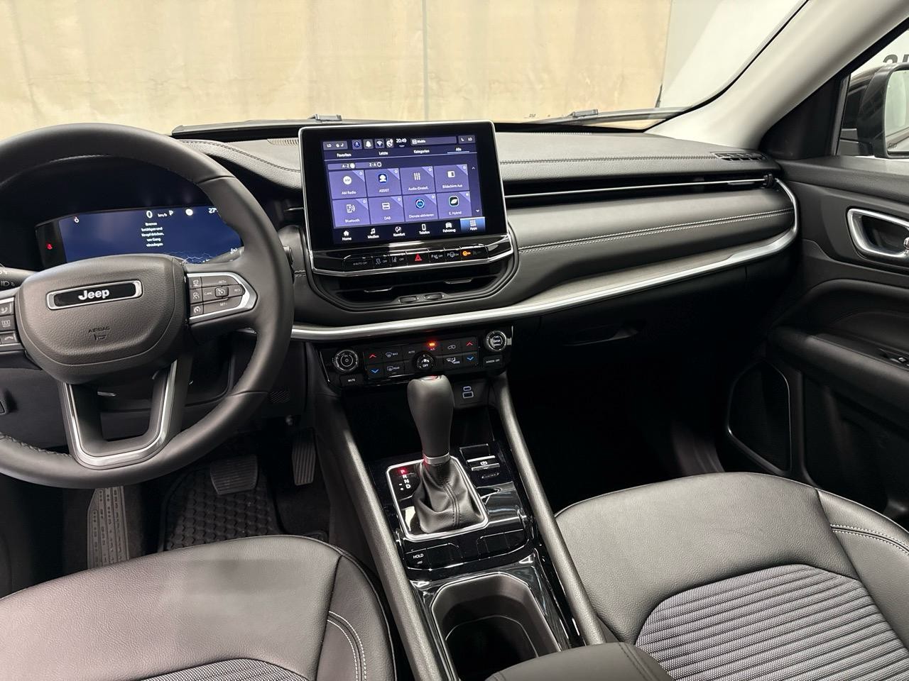 JEEP Compass 4x2 1.5 T MHEV Altitude-image-4