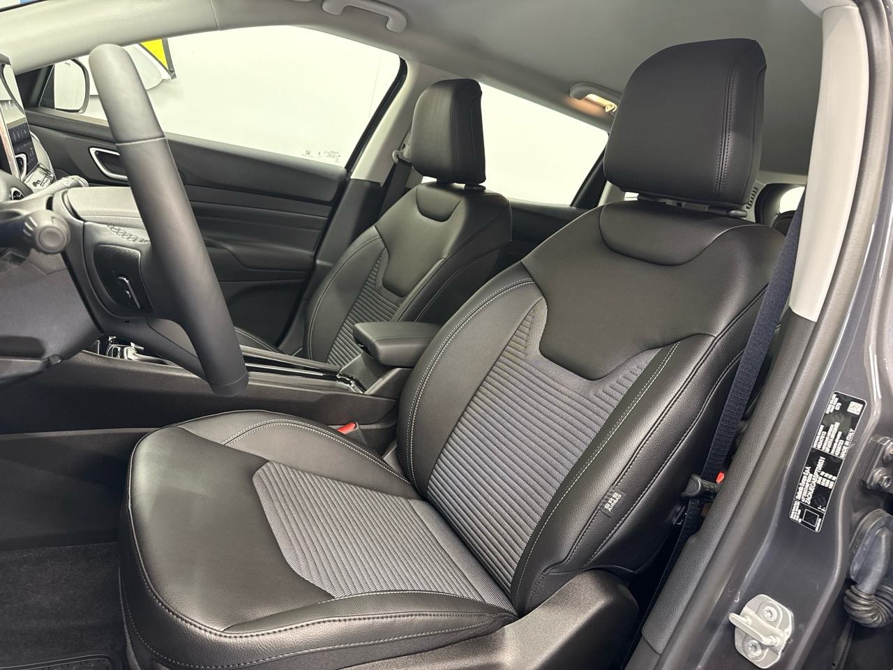 JEEP Compass 4x2 1.5 T MHEV Altitude-showroom-element-3