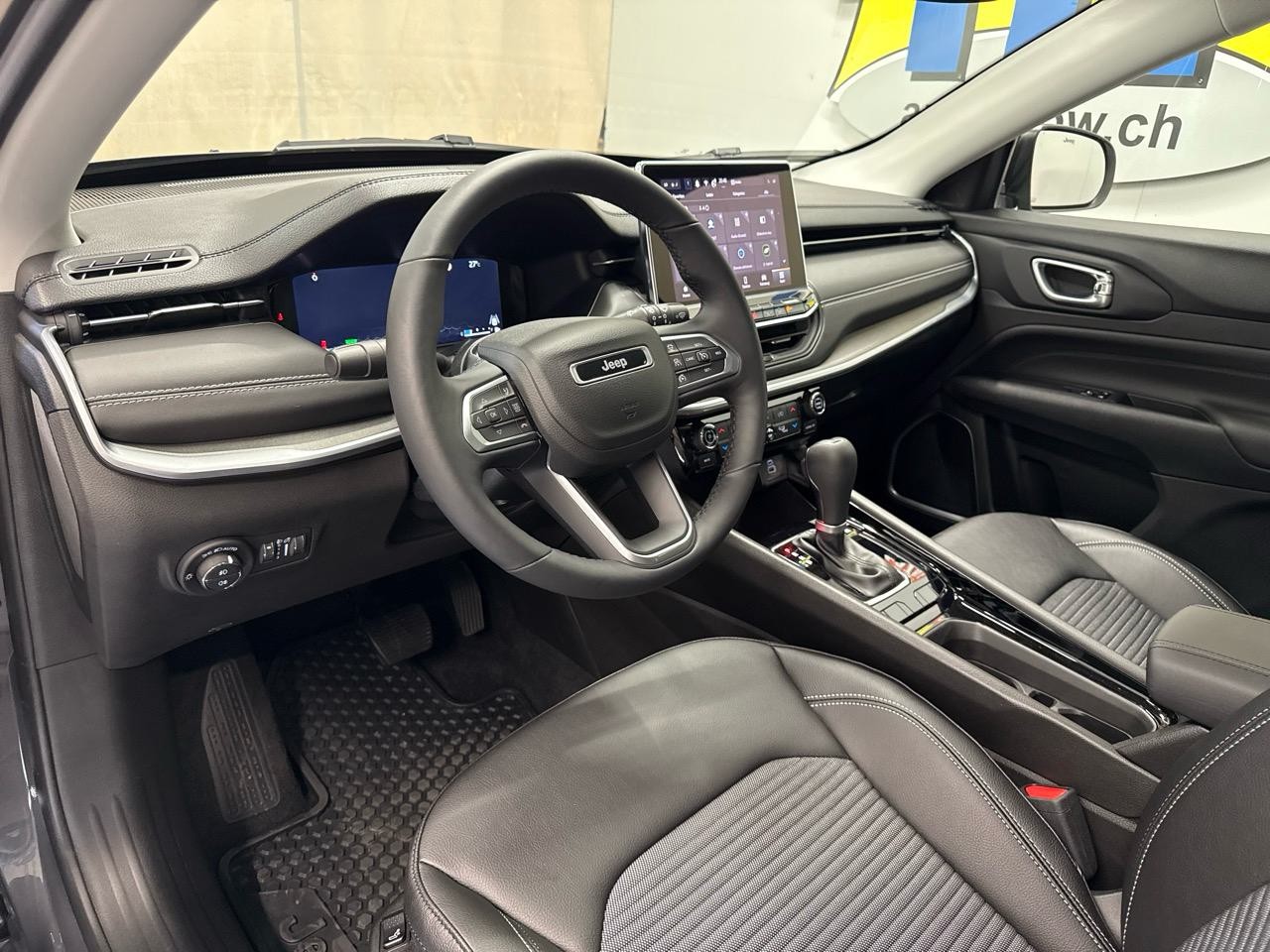 JEEP Compass 4x2 1.5 T MHEV Altitude-showroom-element-2