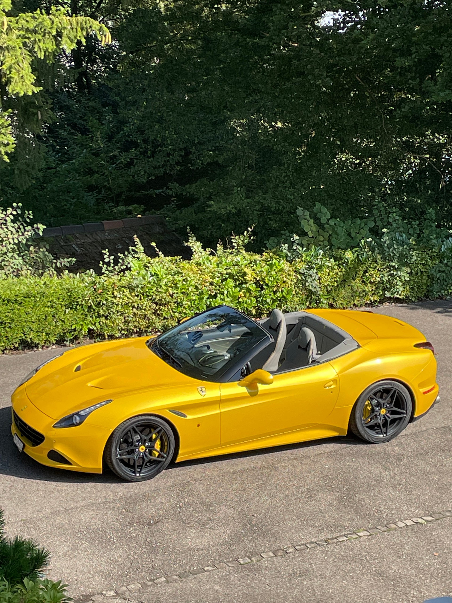 FERRARI 3.9 Turbo-image-1