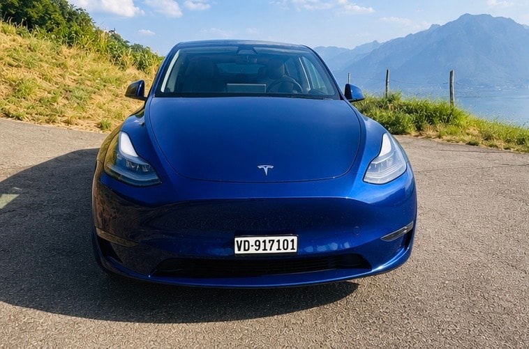 TESLA Model Y Long Range AWD-image-3