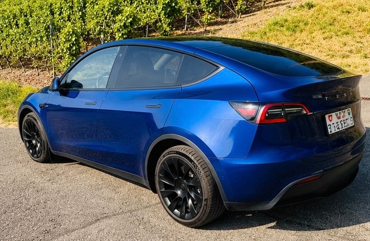 TESLA Model Y Long Range AWD-image-2