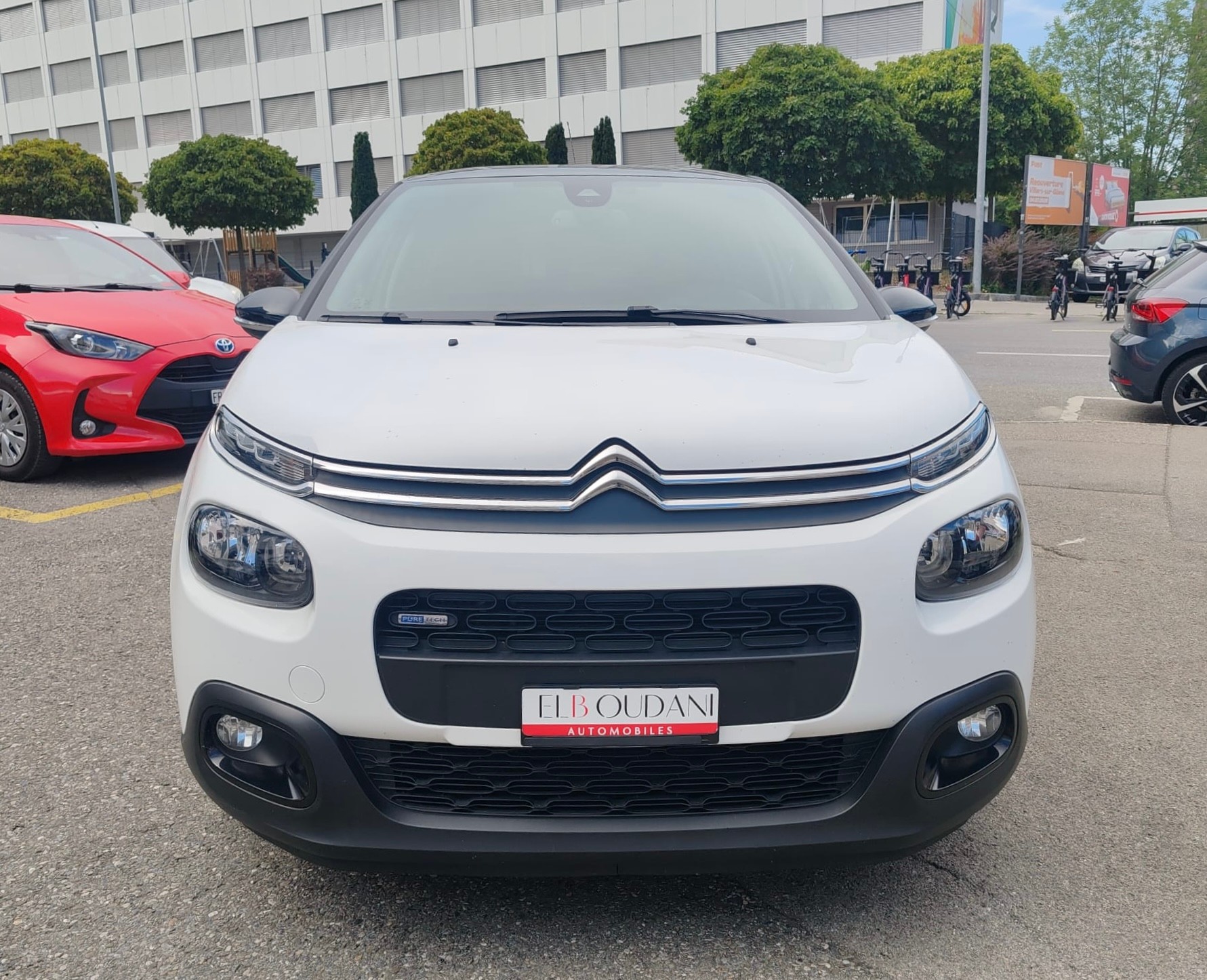 CITROEN C3 1.2i PureTech Shine-image-1