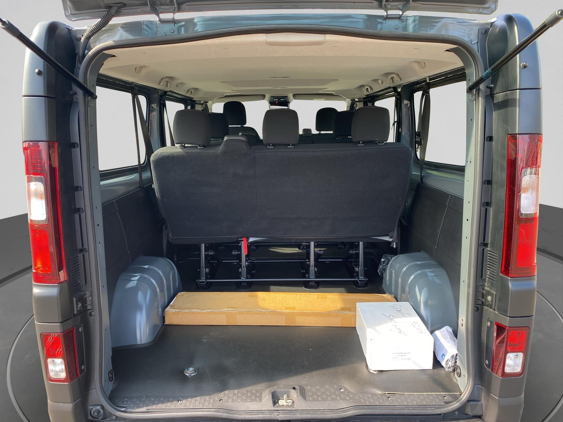 RENAULT Trafic Blue dCi 150 Grand Passenger Evolution EDC-image-15