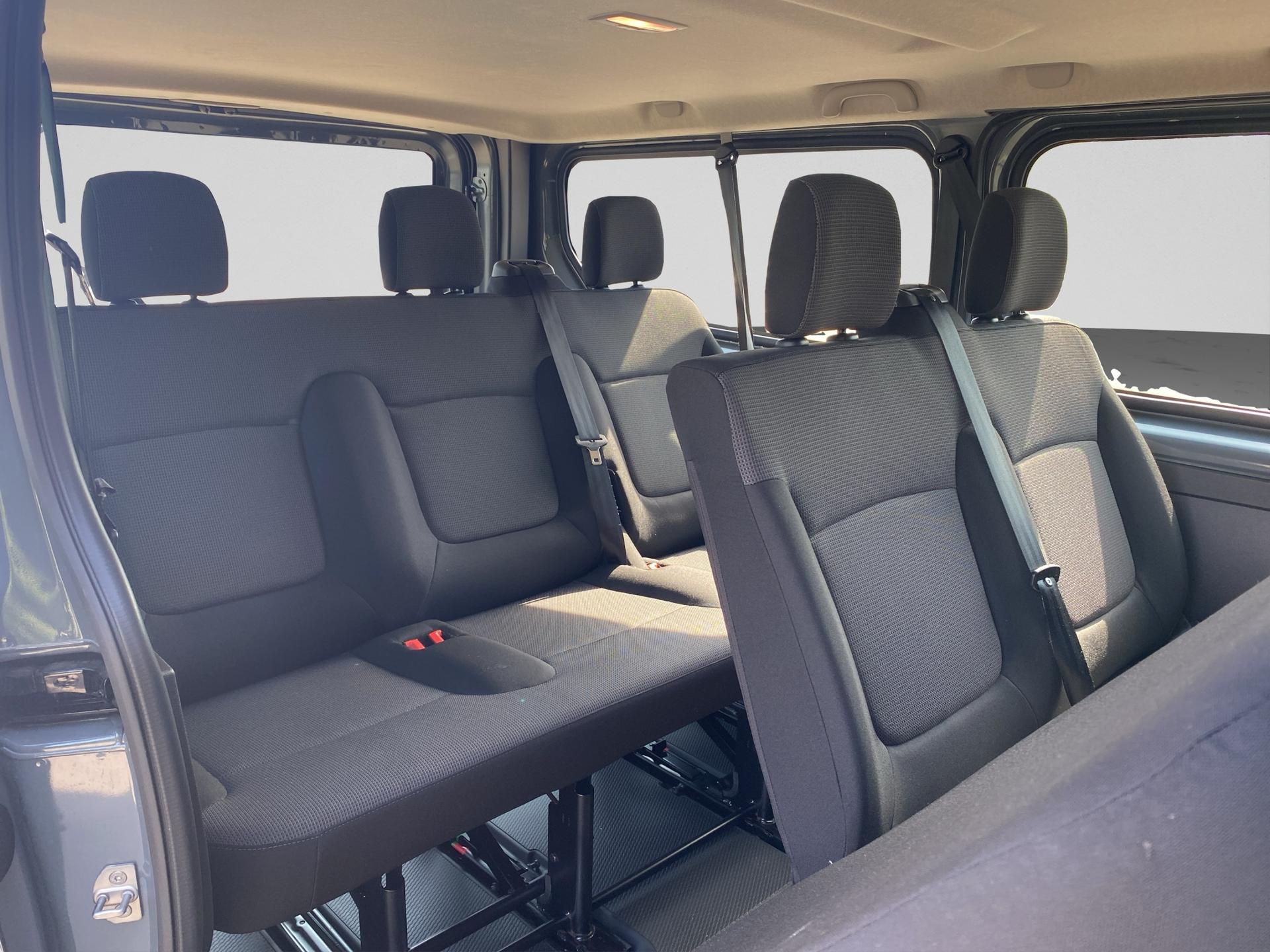 RENAULT Trafic Blue dCi 150 Grand Passenger Evolution EDC-image-25
