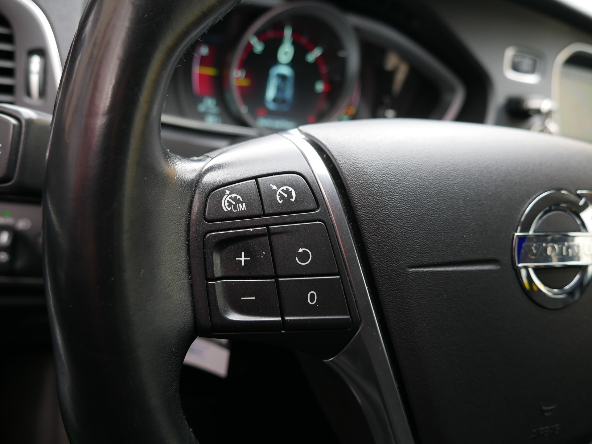 VOLVO 2.0 D3 Basis S/S-image-12