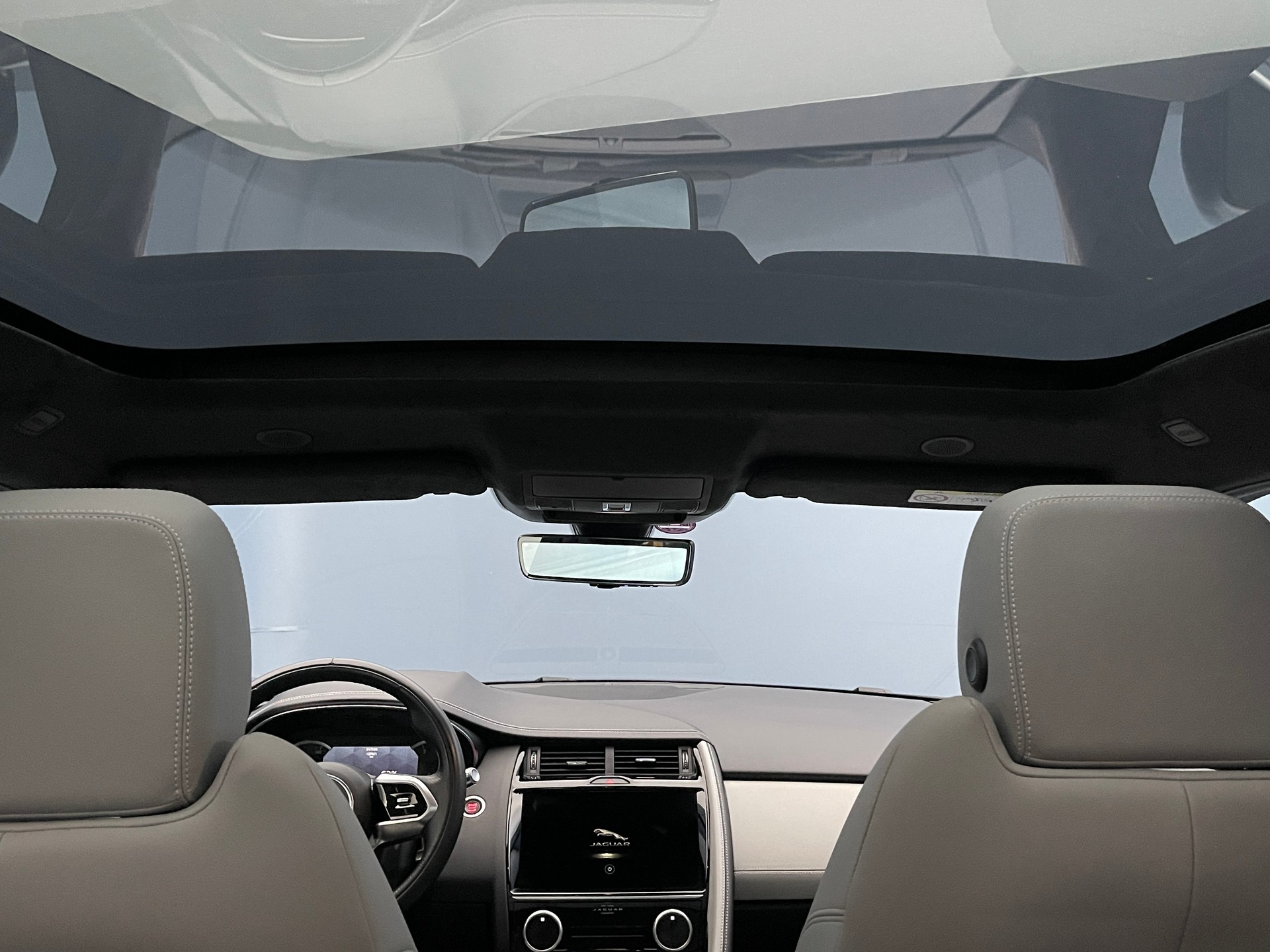 JAGUAR E-Pace 1.5 T 300e R-Dynamic SE AWD-image-6