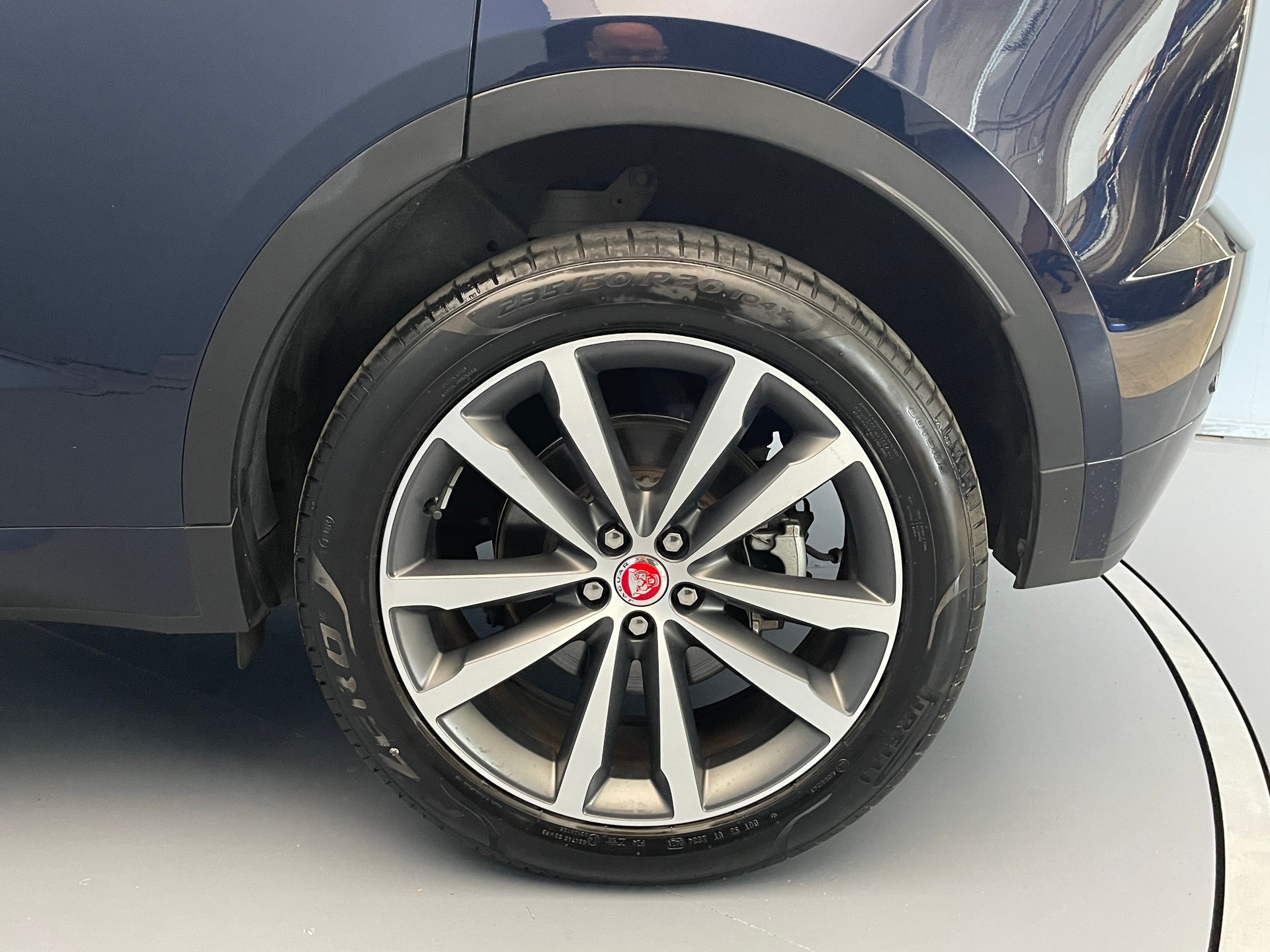 JAGUAR E-Pace 1.5 T 300e R-Dynamic SE AWD-image-12