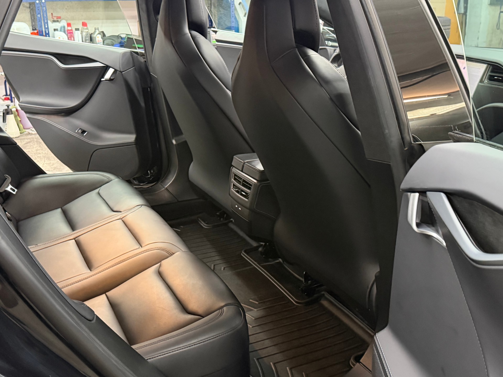 TESLA Model S 100 D-image-8