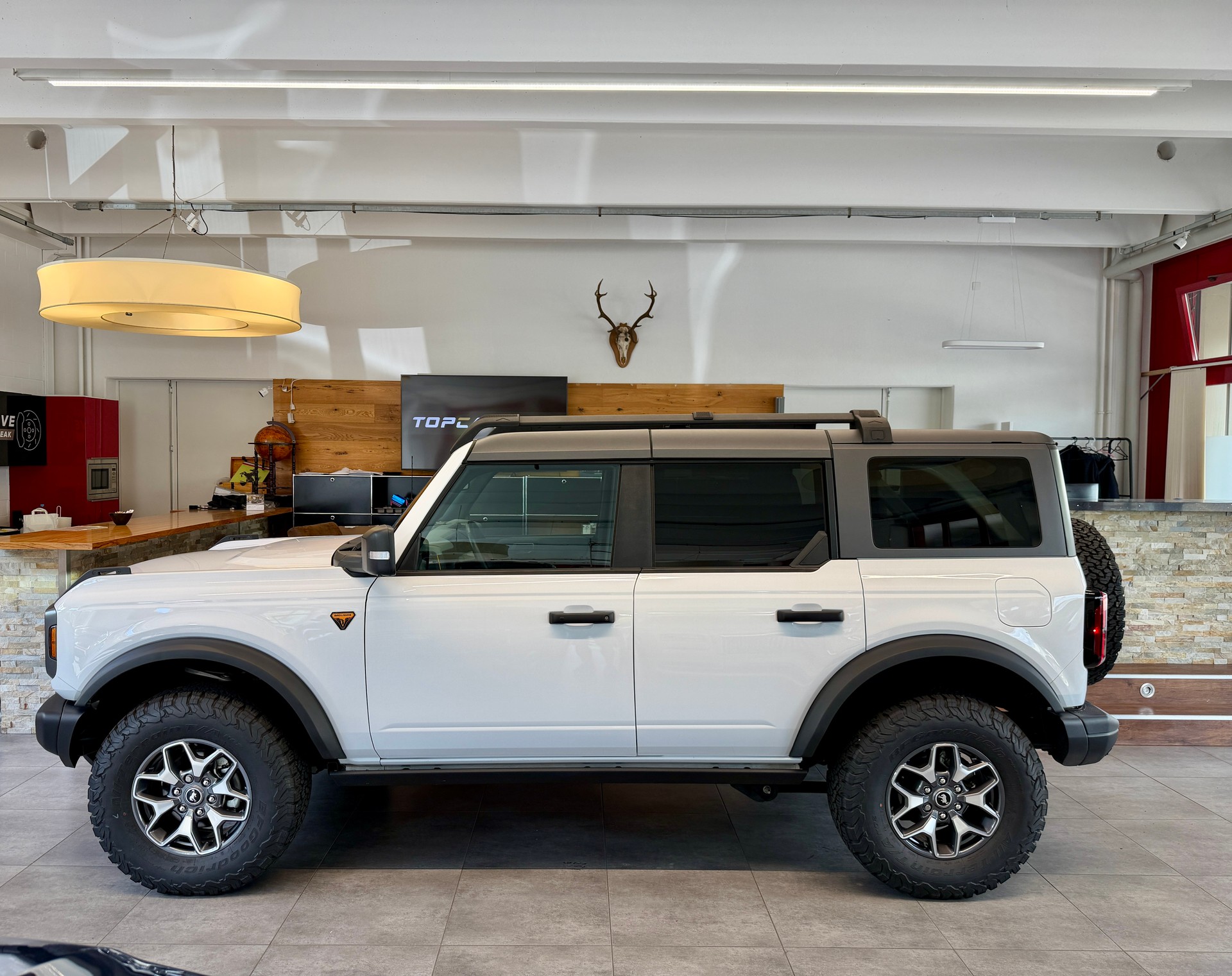 FORD Bronco 2.7 EcoB Badlands e-4WD-showroom-element-2