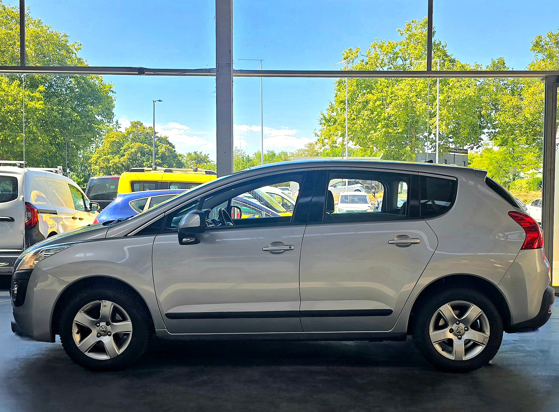 PEUGEOT 3008 1.6 HDI Business-showroom-element-3