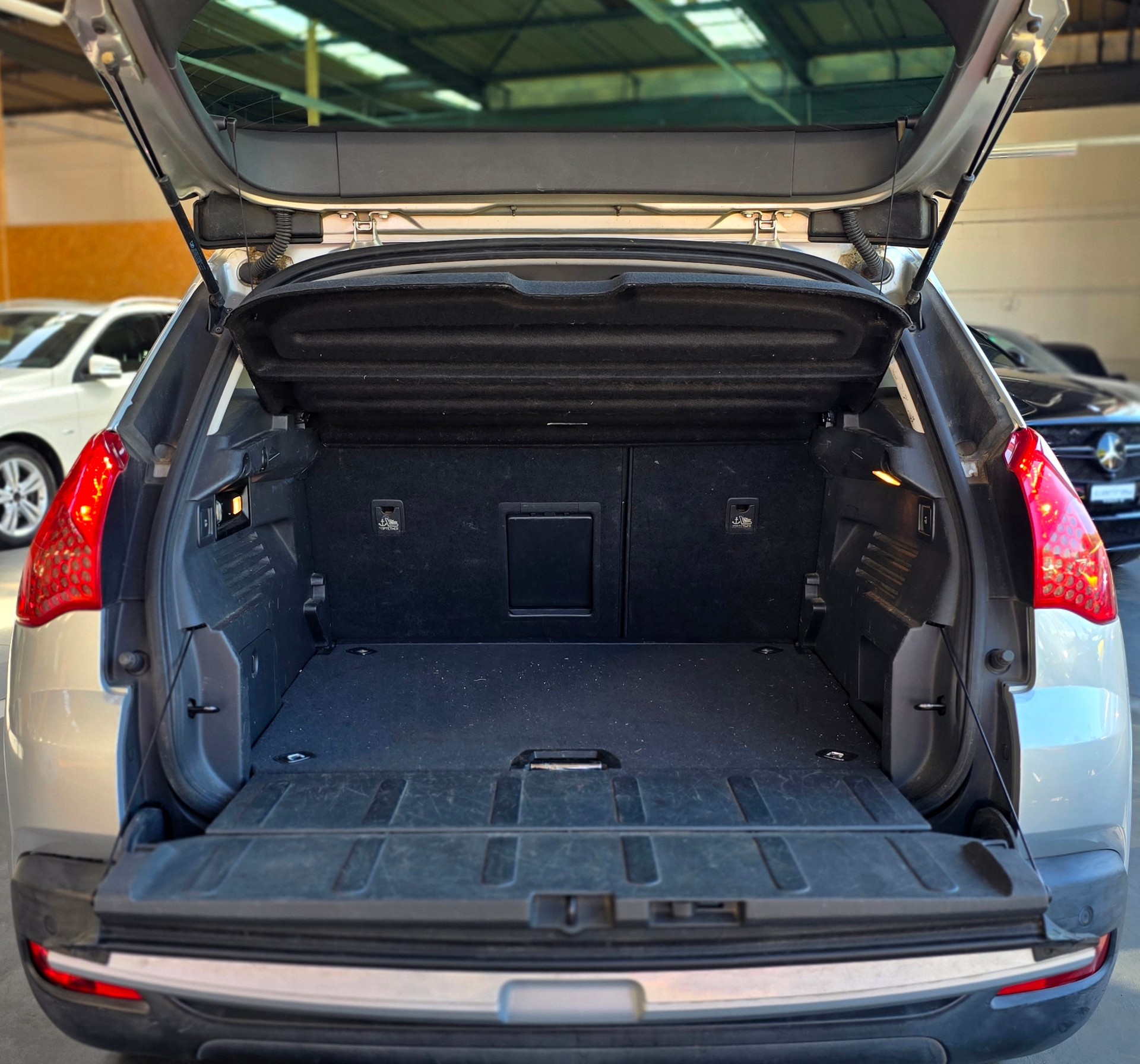 PEUGEOT 3008 1.6 HDI Business-image-14