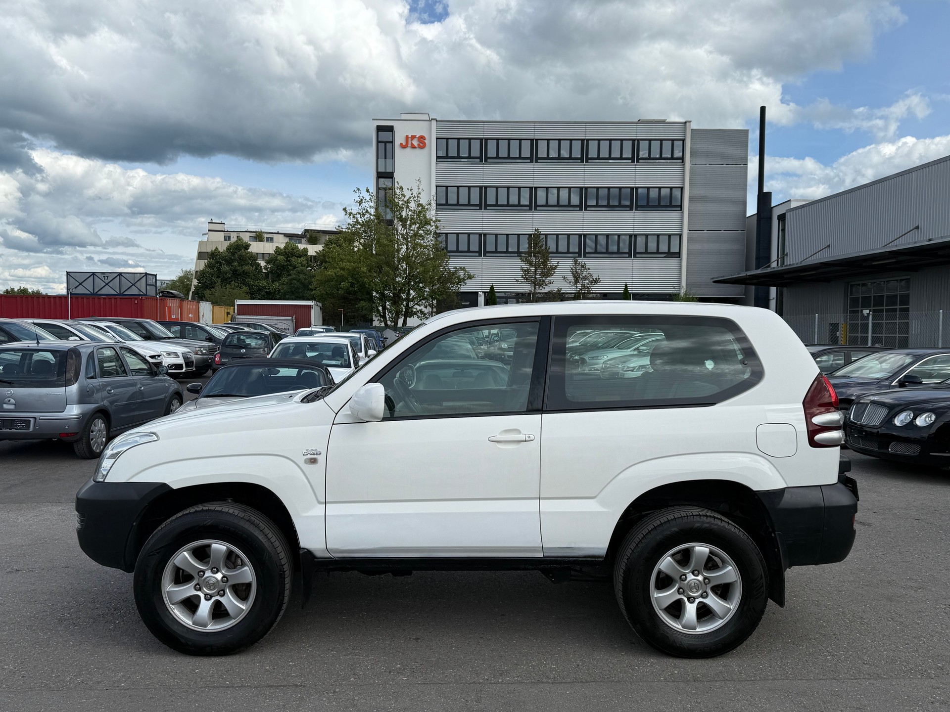 TOYOTA Land Cruiser 3.0 TD Linea Terra / Frisch ab MFK 03.06.2026 / 8-fach bereift / AHK 2800kg / Klimaanlage-image-6
