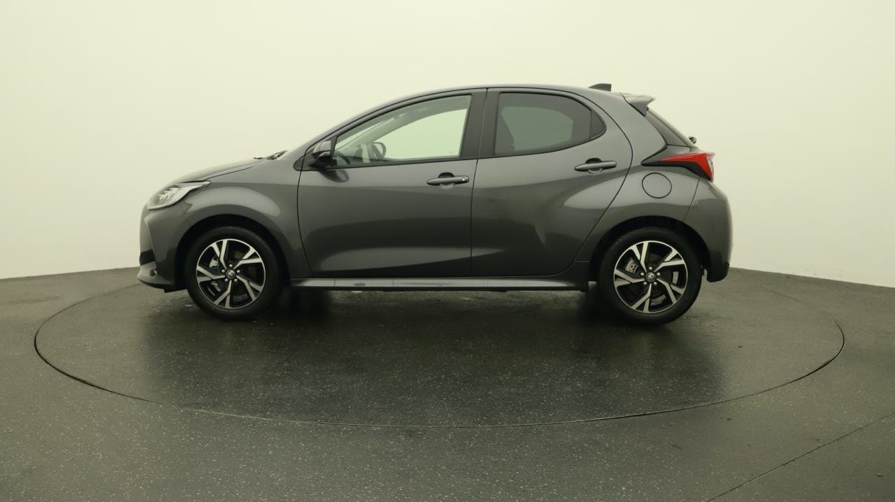 TOYOTA Yaris 1.5 Sport e-CVT-showroom-element-1