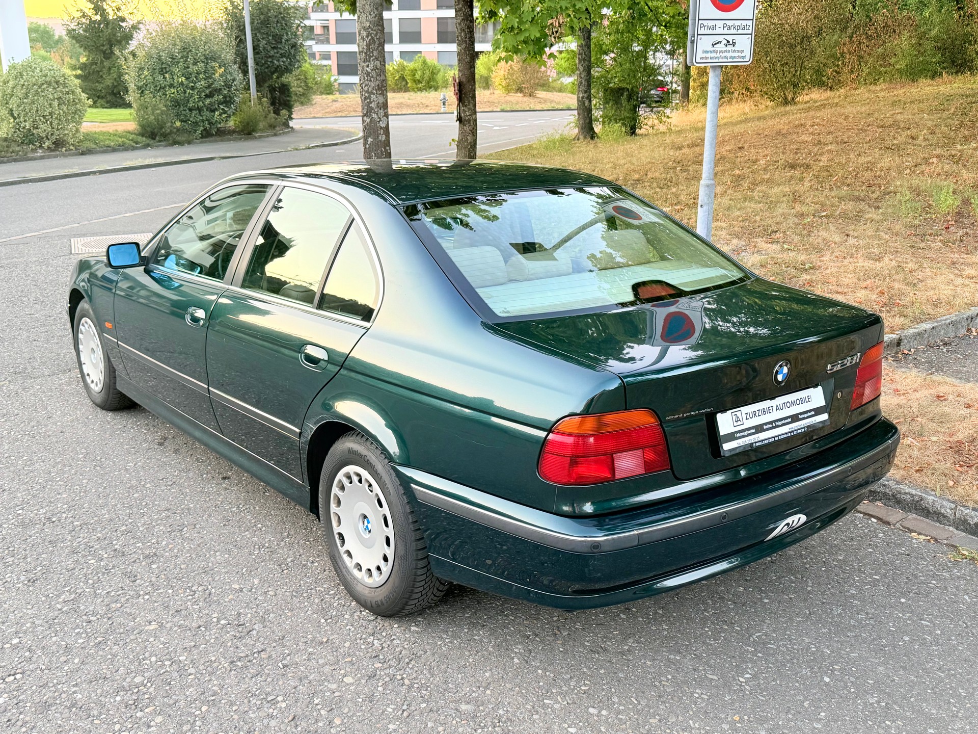 BMW 528i-image-1