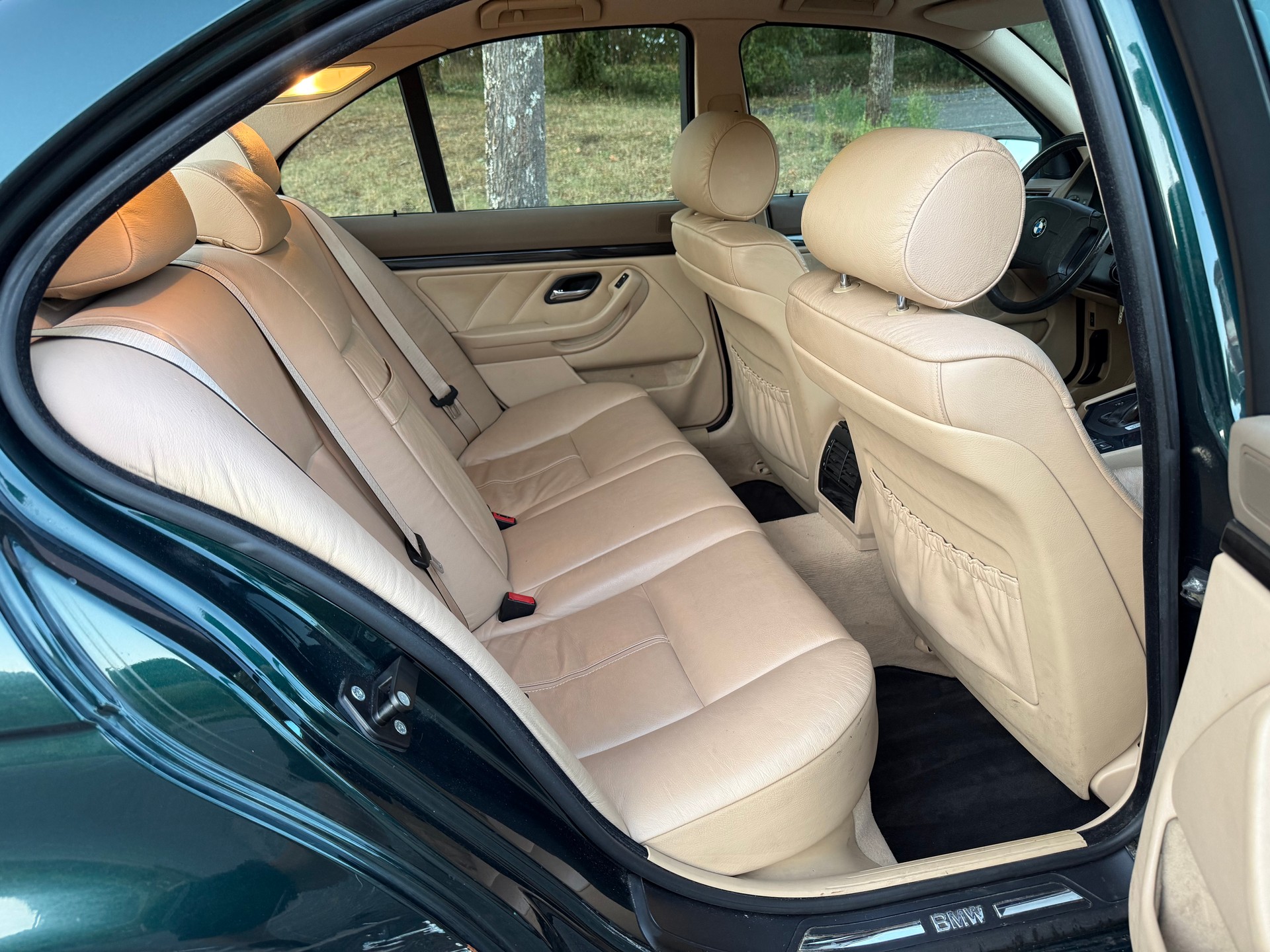 BMW 528i-image-12