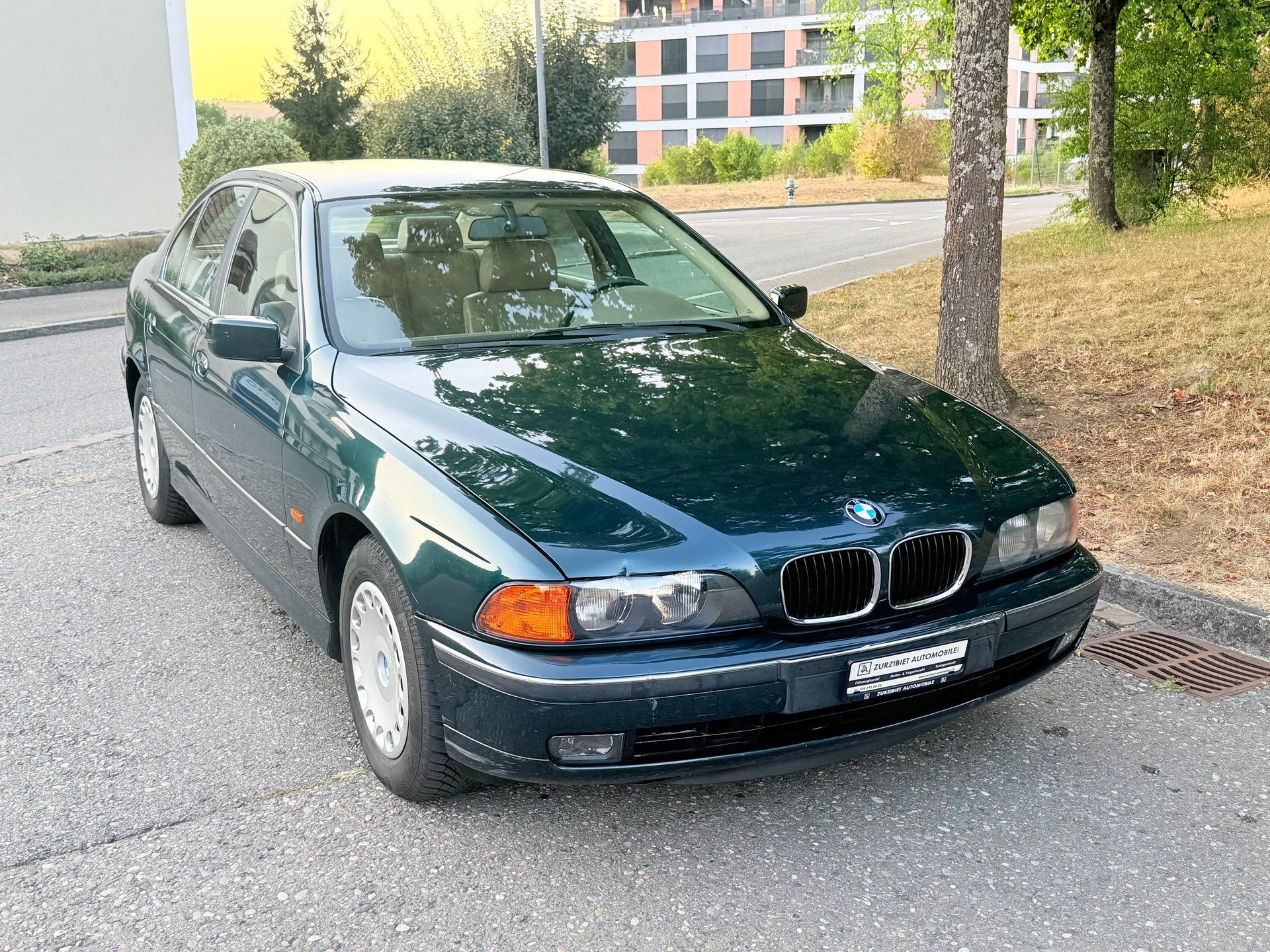 BMW 528i-image-4