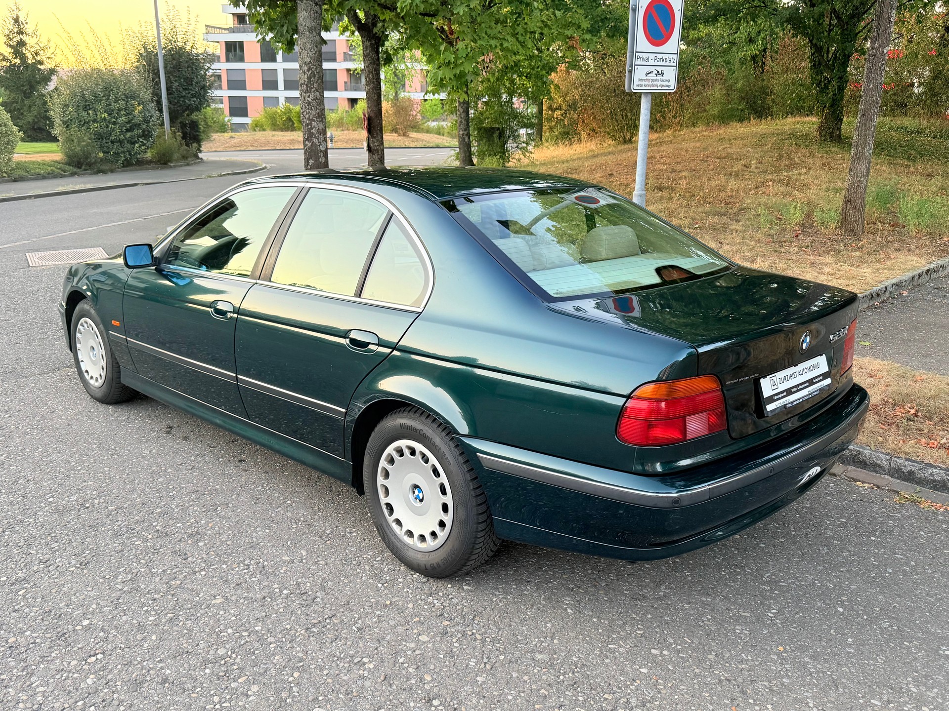 BMW 528i-image-8