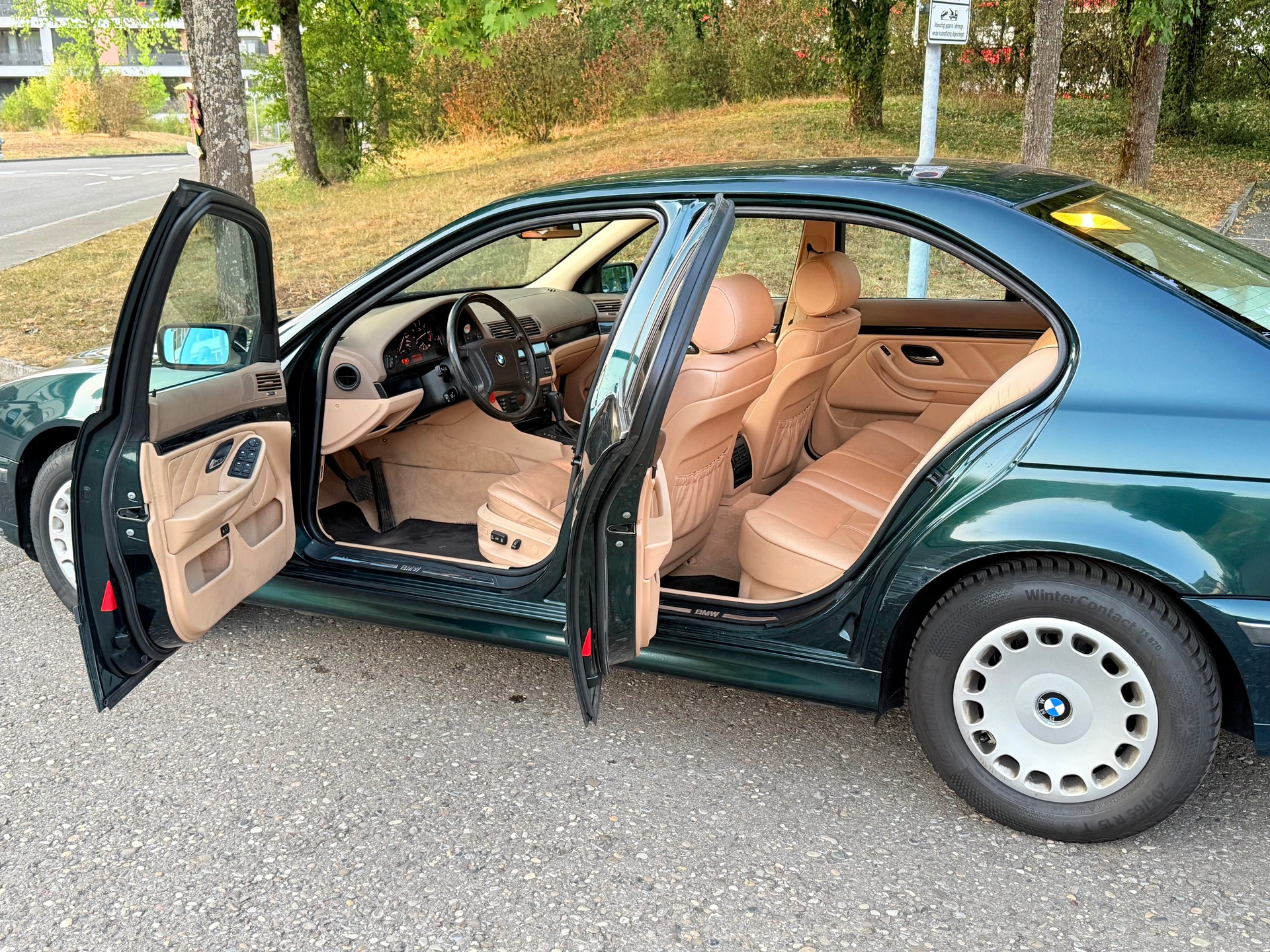 BMW 528i-image-3
