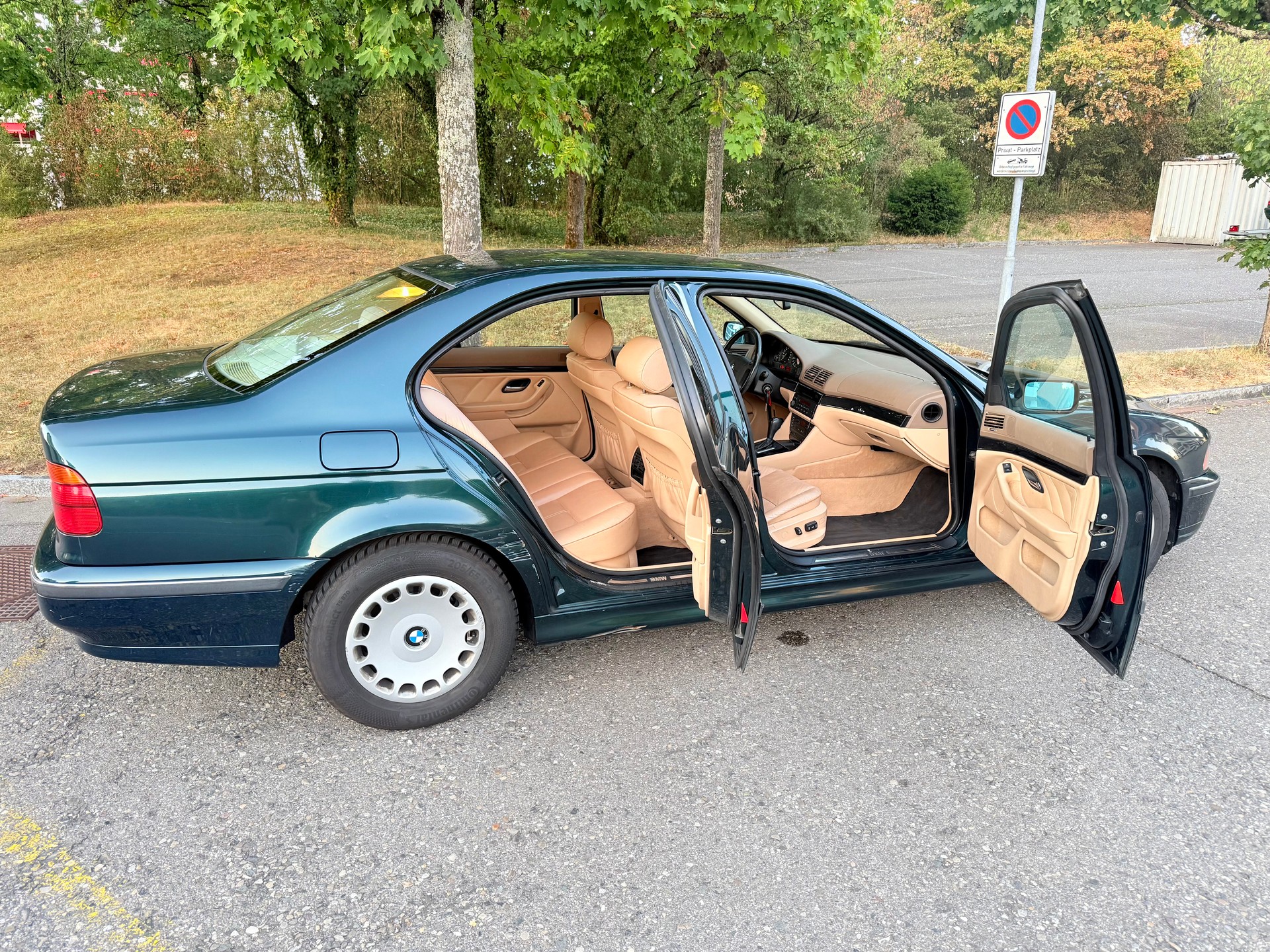 BMW 528i-image-2
