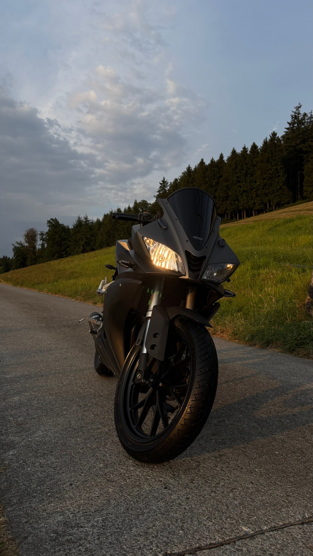 YAMAHA YZF-R 125-image-1