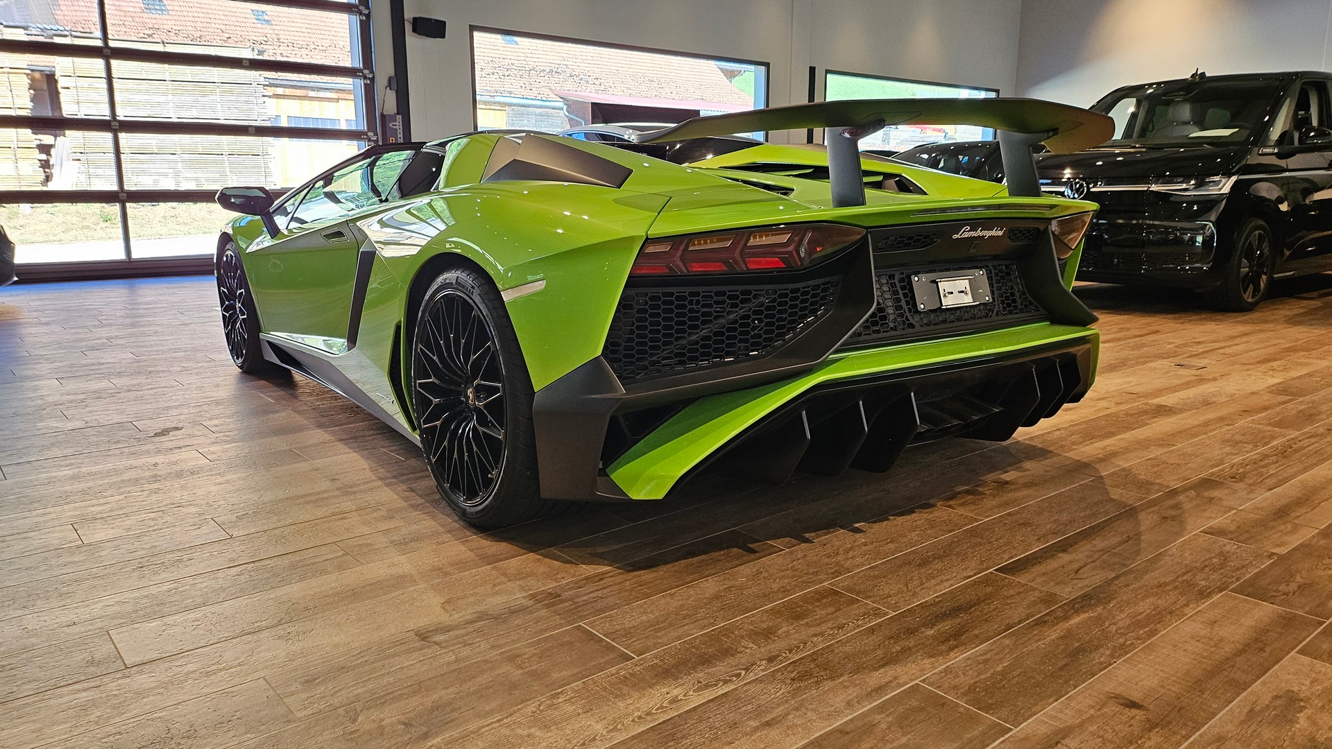 LAMBORGHINI Aventador SV LP750-4 Superveloce🔥 Roadster 🔥E-Gear dazu ein 🔥MV Agusta Motorrad 🔥-showroom-element-2