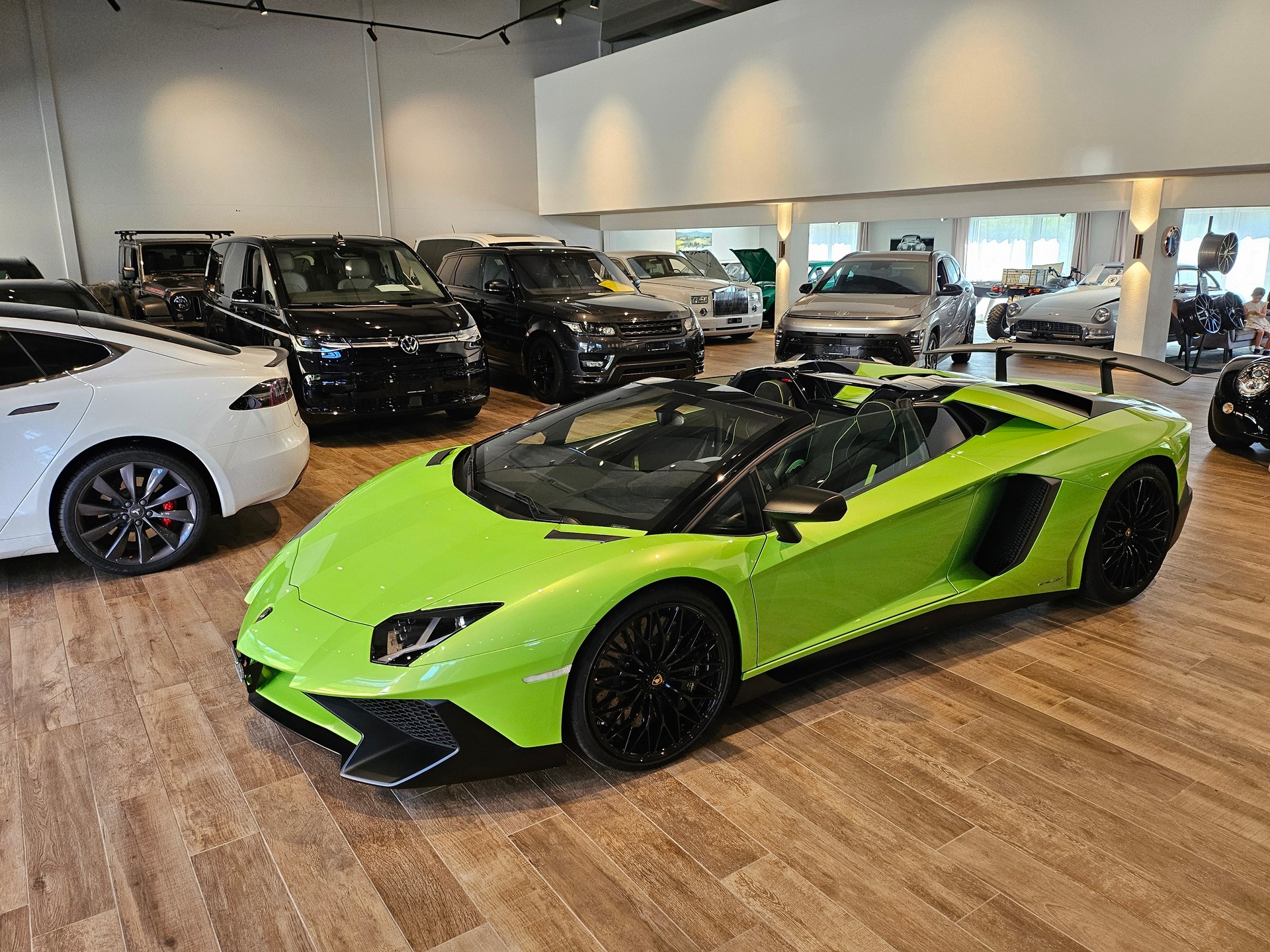 LAMBORGHINI Aventador SV LP750-4 Superveloce🔥 Roadster 🔥E-Gear dazu ein 🔥MV Agusta Motorrad 🔥-showroom-element-3