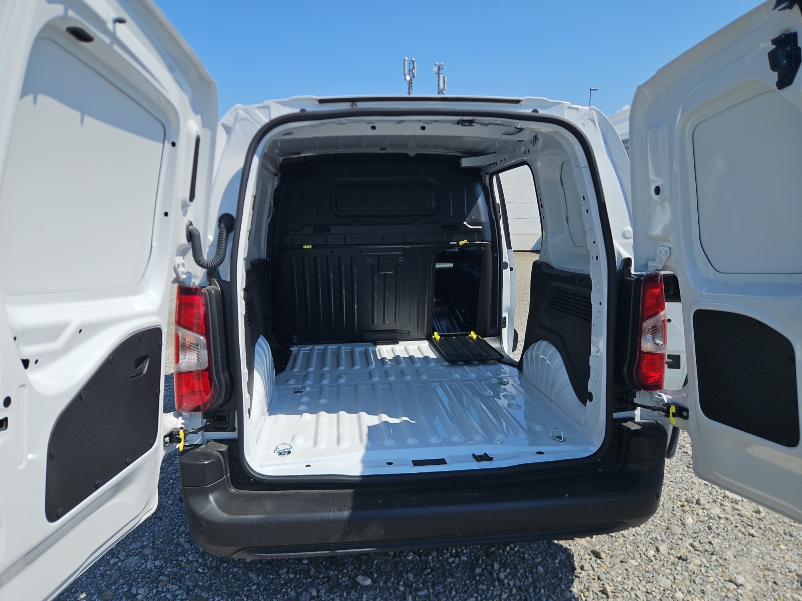 FIAT Doblo 1.2 PureTech L1 650kg Easy Pro * CarPlay ohne Kabel * Digital Rückspiegel * 10 Zoll Tacho & Touch-showroom-element-3