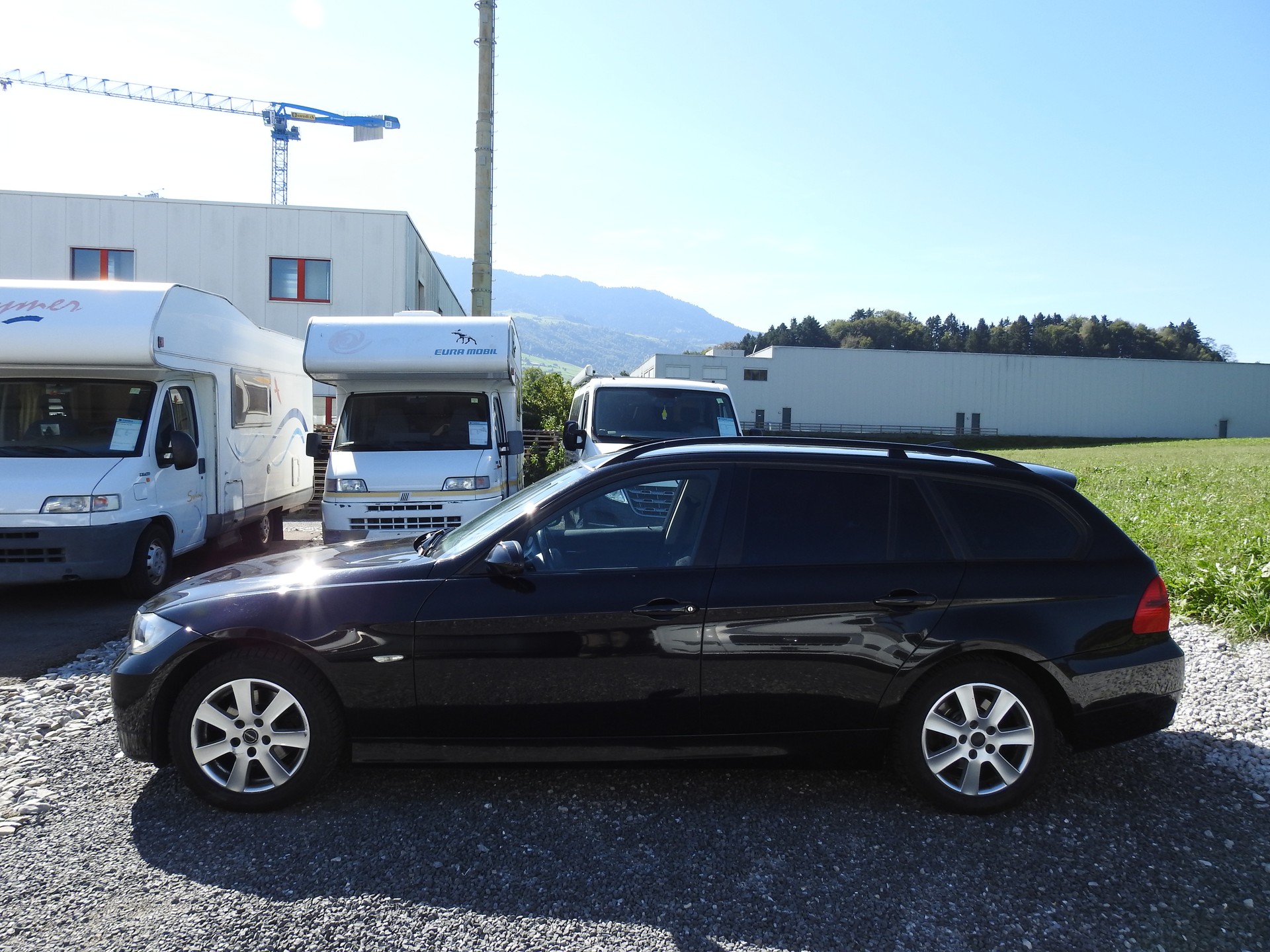 BMW 318i Touring-showroom-element-2
