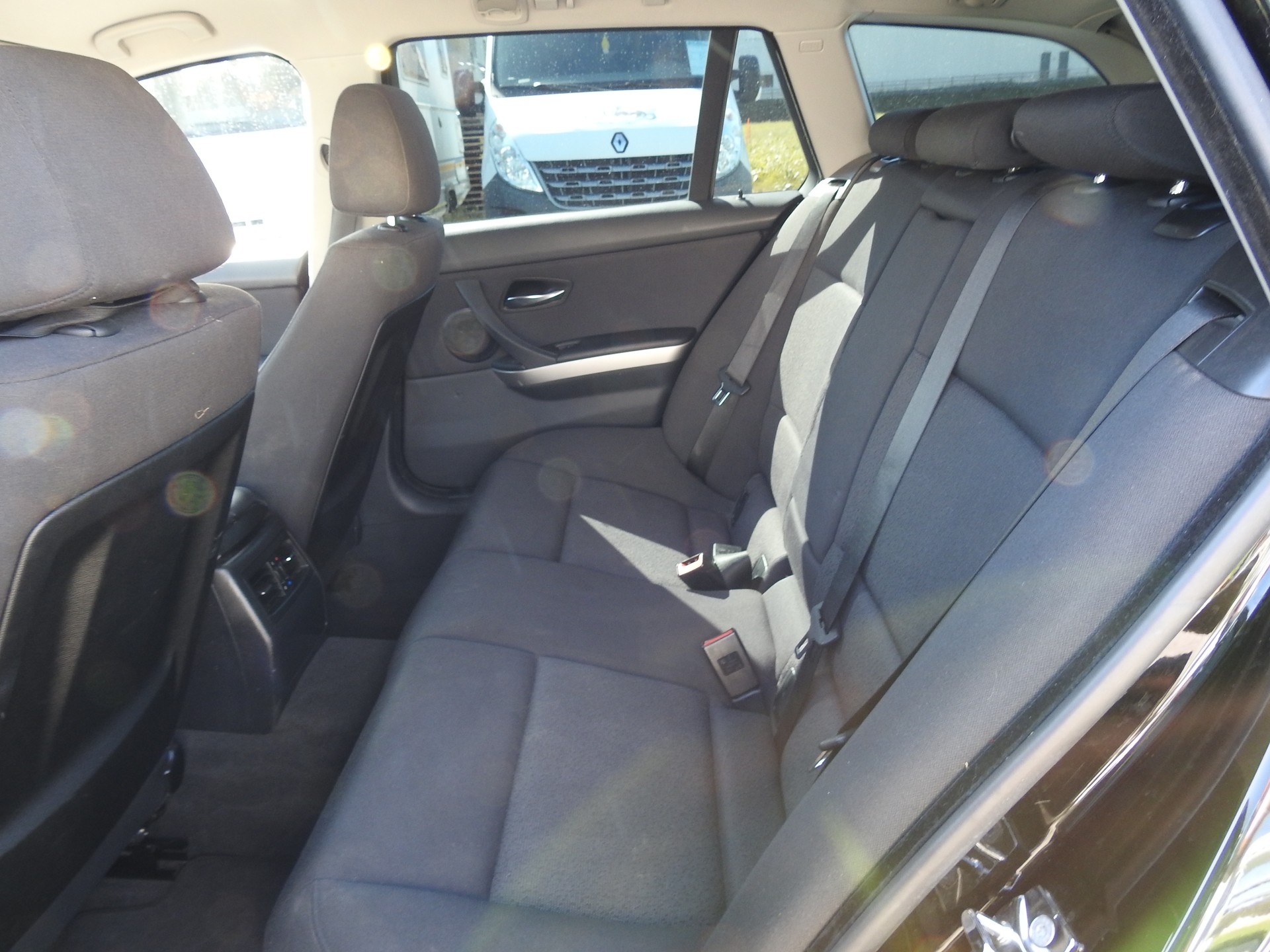 BMW 318i Touring-image-13